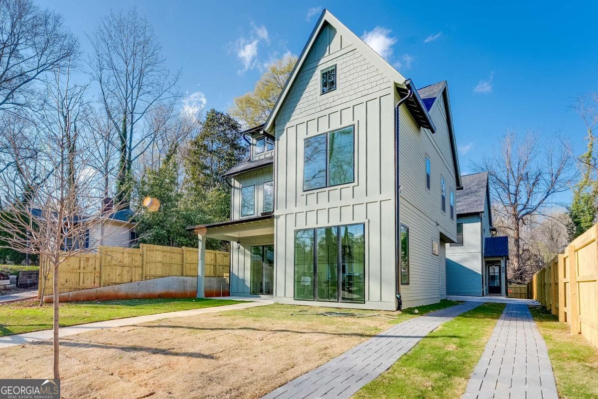 3 bedroom, 2.5 bathroom, 1,966 sq ft townhouse for rent at 1239 Plaza Avenue, Atlanta, GA 30310 for $3,100 a month — photo 1 of 47