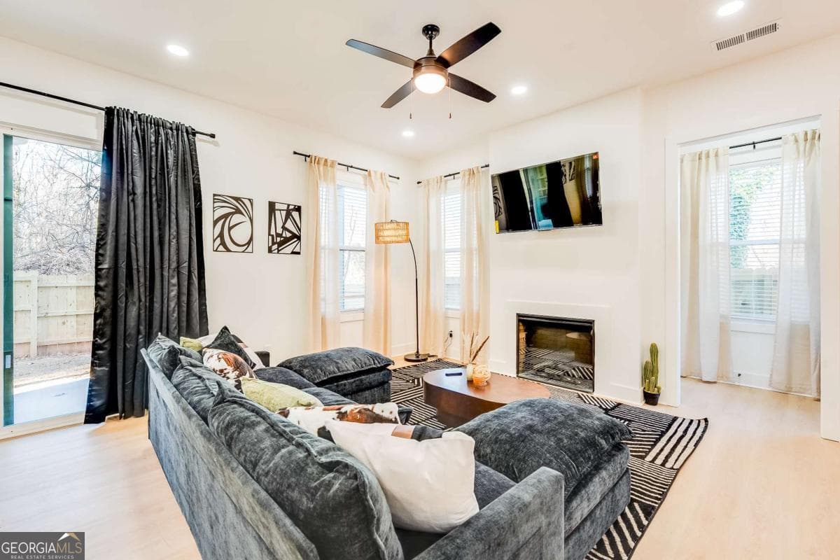 3 bedroom, 2.5 bathroom, 1,966 sq ft townhouse for rent at 1239 Plaza Avenue, Atlanta, GA 30310 for $3,100 a month — photo 8