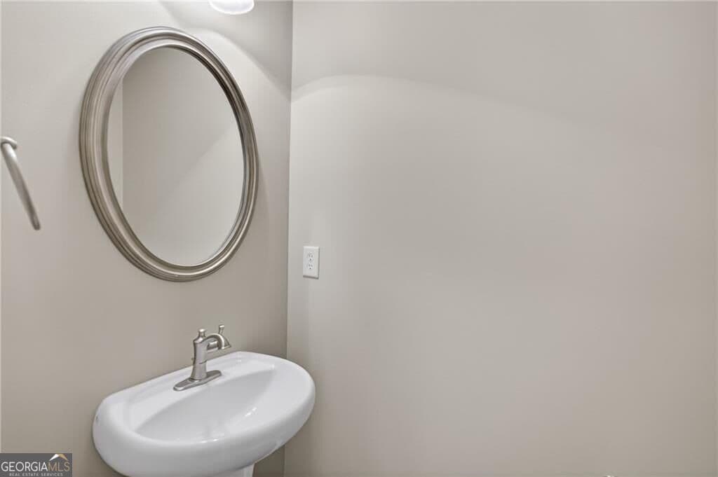 3 bedroom, 2.5 bathroom, 1,856 sq ft townhouse for sale at 4909 Sherwood Way, Cumming, GA 30040 — photo 6
