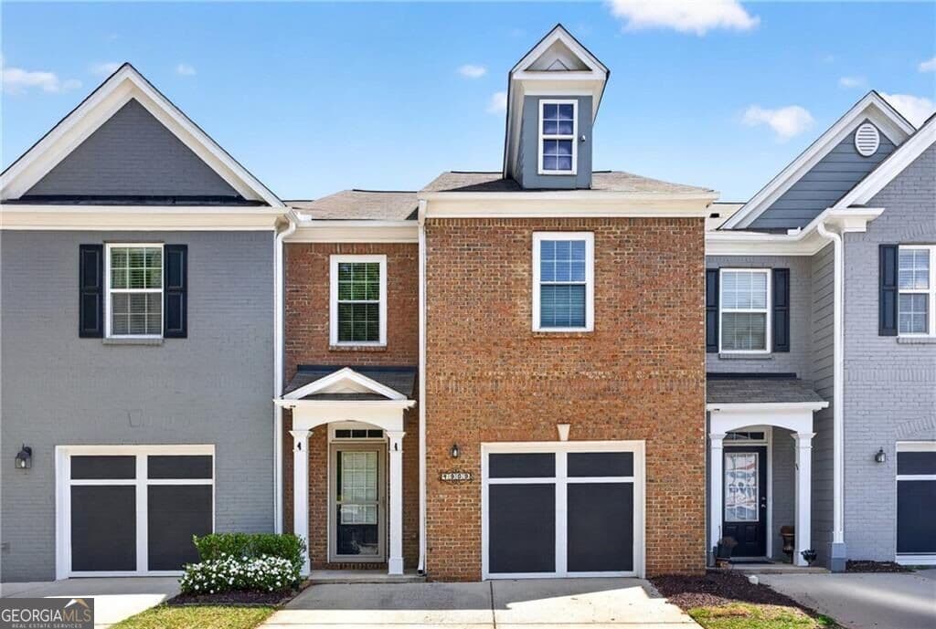 3 bedroom, 2.5 bathroom, 1,856 sq ft townhouse for sale at 4909 Sherwood Way, Cumming, GA 30040 — photo 3