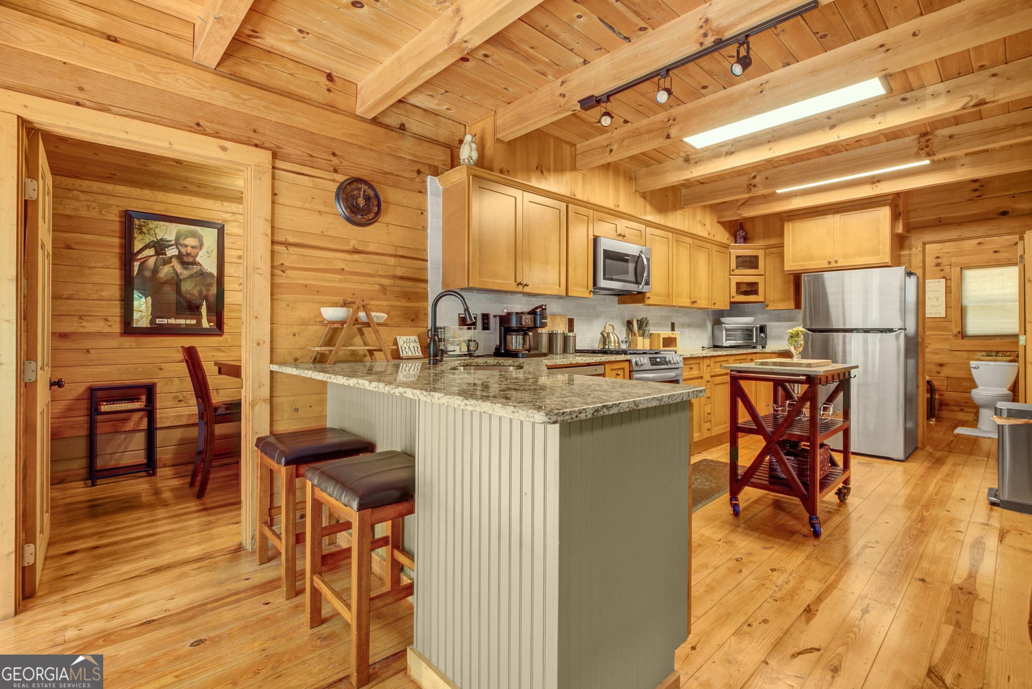 2 bedroom, 2 bathroom, 1,896 sq ft cabin,single family residence for sale at 162 Thompson Road, Senoia, GA 30276 — photo 5