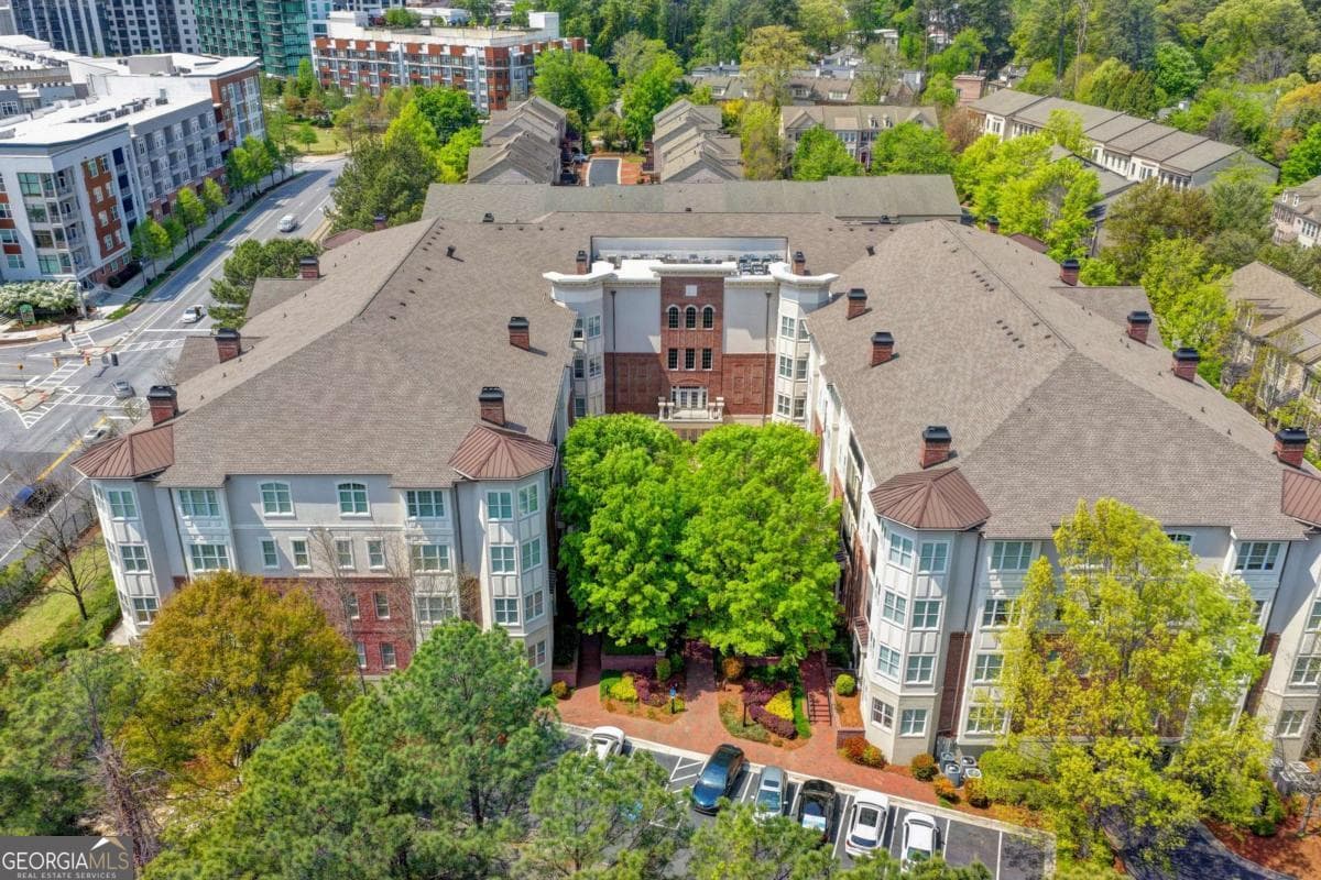 1 bedroom, 1.5 bathroom, 881 sq ft condominium for sale at 3635 E Paces Circle 1309, Atlanta, GA 30326 — photo 6