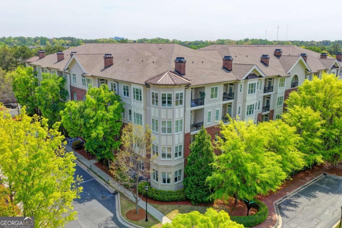 1 bedroom, 1.5 bathroom, 881 sq ft condominium for sale at 3635 E Paces Circle 1309, Atlanta, GA 30326 — photo 3