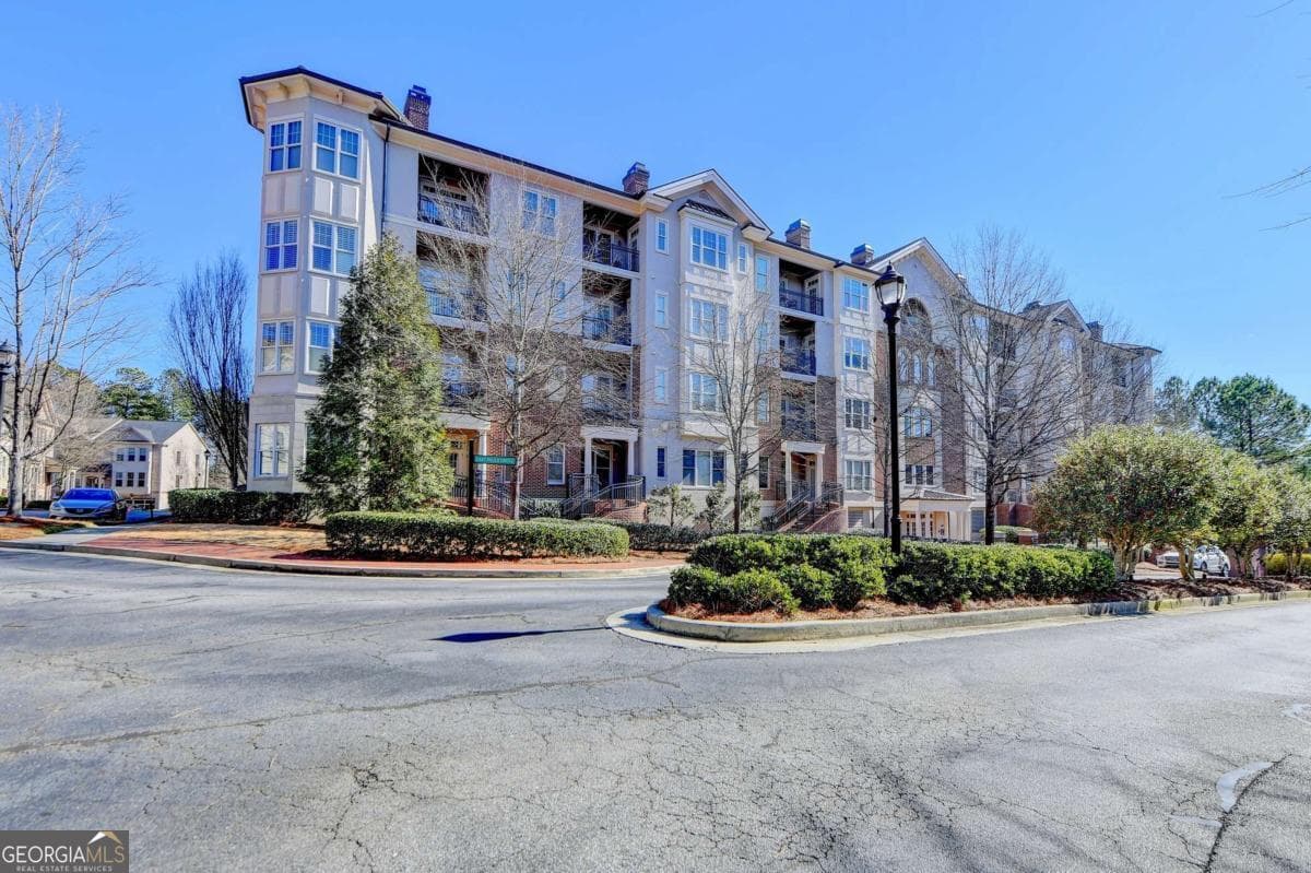 1 bedroom, 1.5 bathroom, 881 sq ft condominium for sale at 3635 E Paces Circle 1309, Atlanta, GA 30326 — photo 10