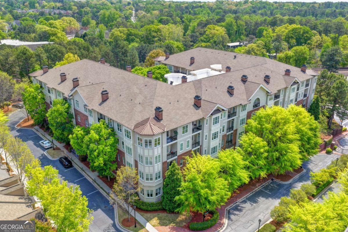 1 bedroom, 1.5 bathroom, 881 sq ft condominium for sale at 3635 E Paces Circle 1309, Atlanta, GA 30326 — photo 4