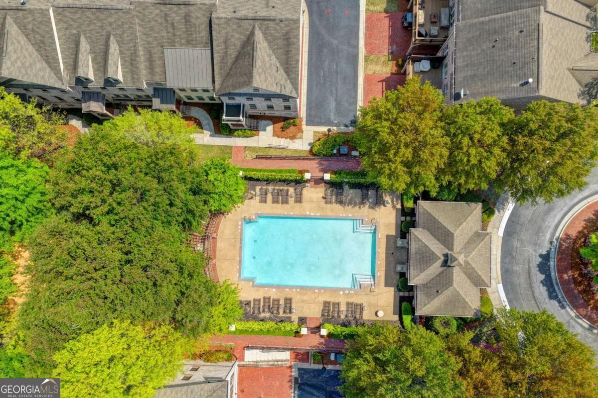 1 bedroom, 1.5 bathroom, 881 sq ft condominium for sale at 3635 E Paces Circle 1309, Atlanta, GA 30326 — photo 8