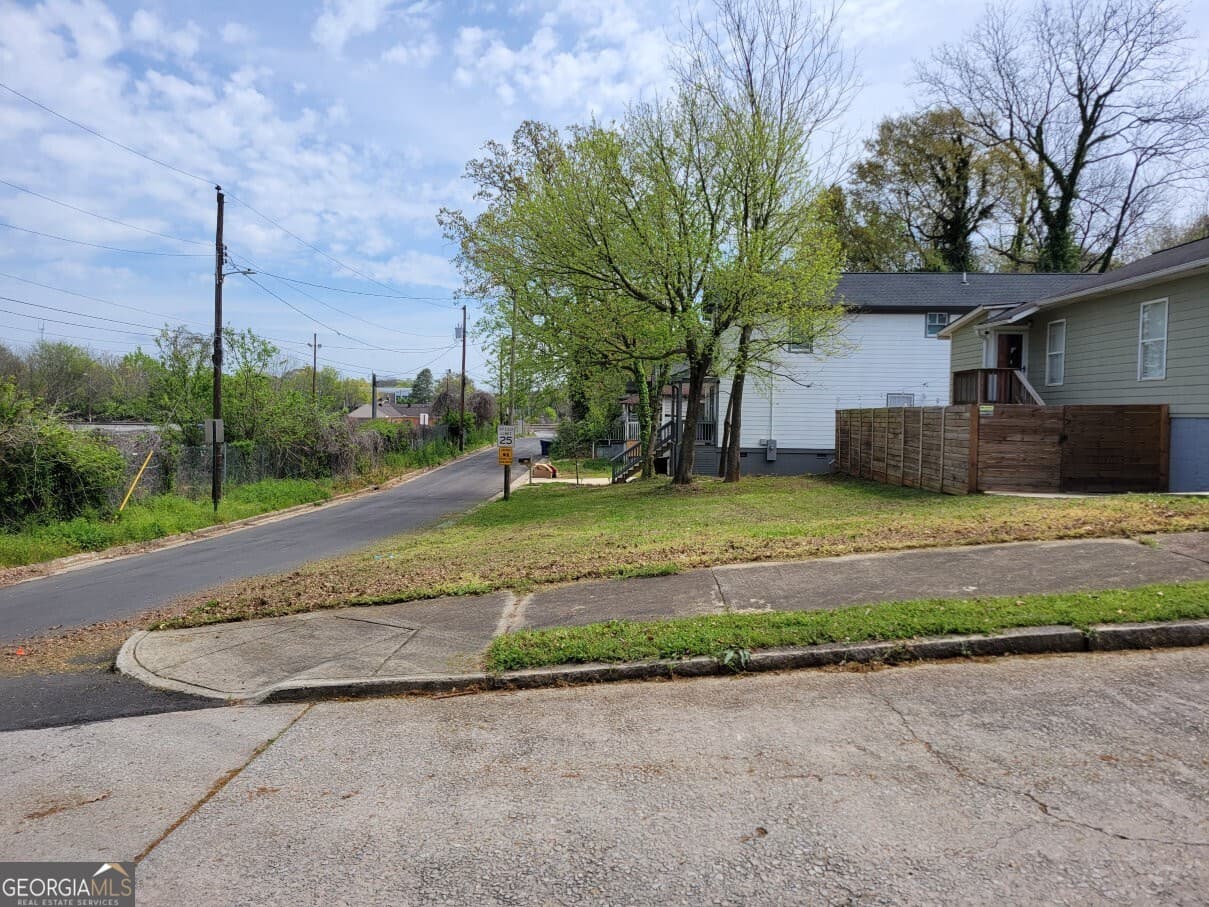 residential lot for sale at 1042 West Avenue, Atlanta, GA 30315 — photo 1 of 8