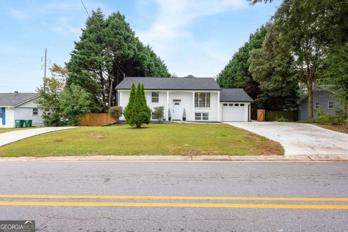 4 bedroom, 3 bathroom, 1,850 sq ft single family residence for rent at 6216 Hayes Drive, Norcross, GA 30093 for $3,200 a month — photo 2