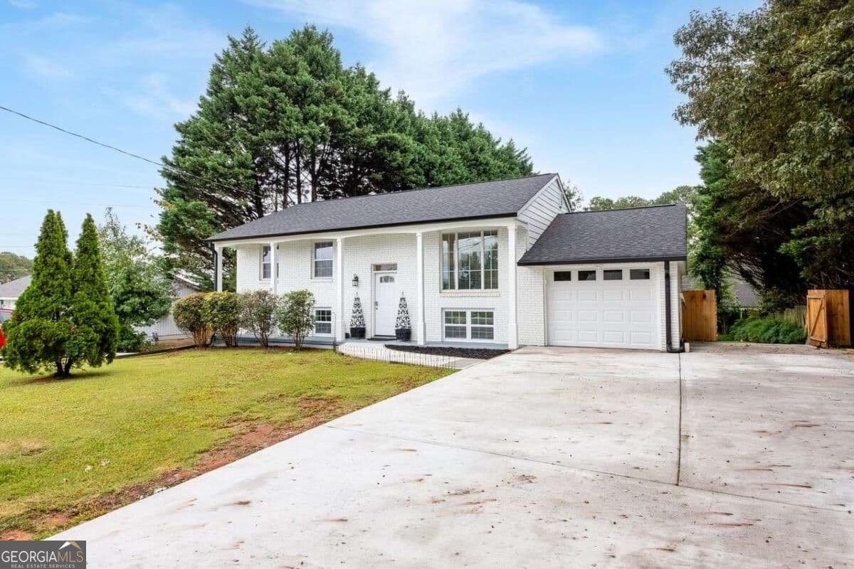 4 bedroom, 3 bathroom, 1,850 sq ft single family residence for rent at 6216 Hayes Drive, Norcross, GA 30093 for $3,200 a month — photo 3