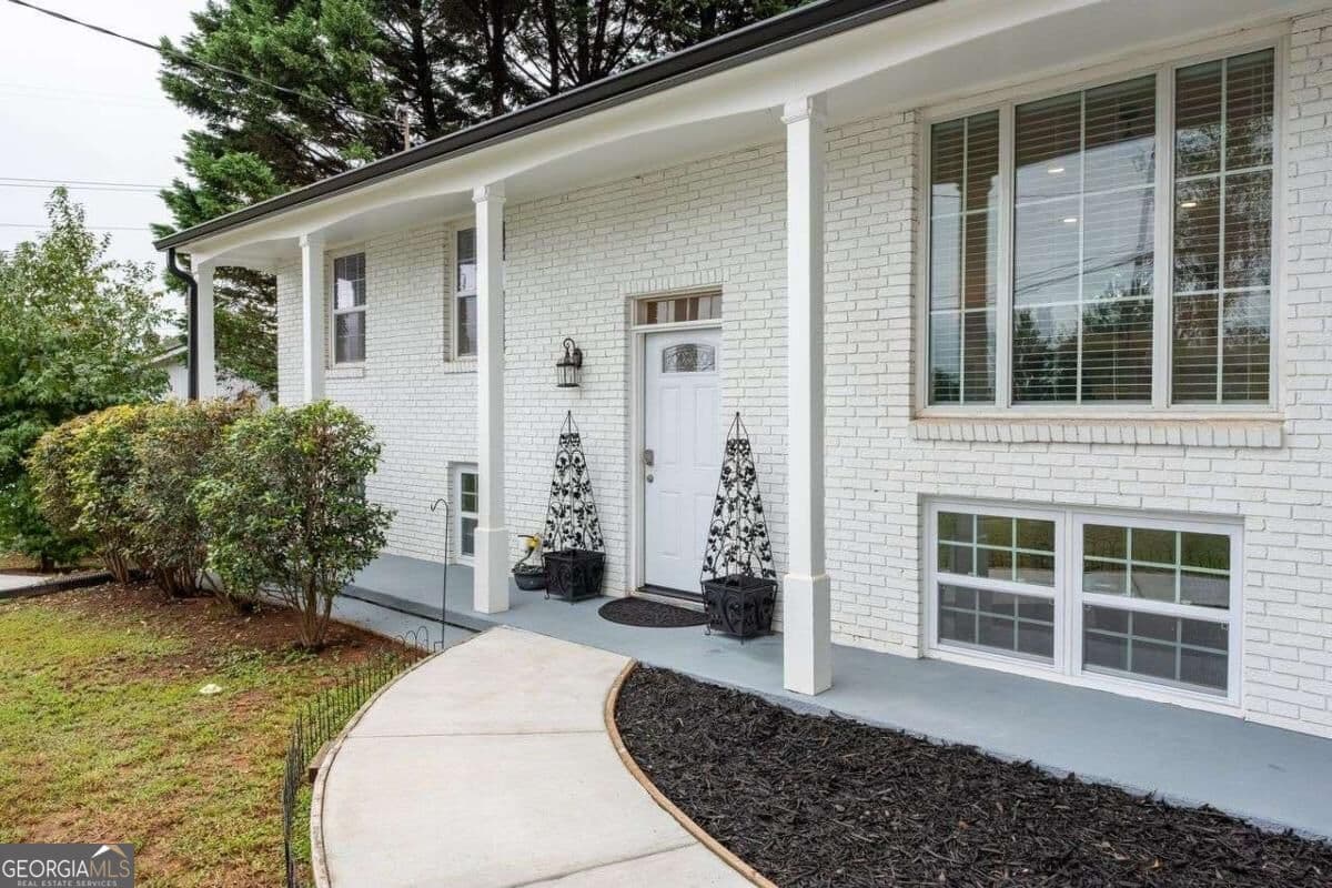 4 bedroom, 3 bathroom, 1,850 sq ft single family residence for rent at 6216 Hayes Drive, Norcross, GA 30093 for $3,200 a month — photo 5
