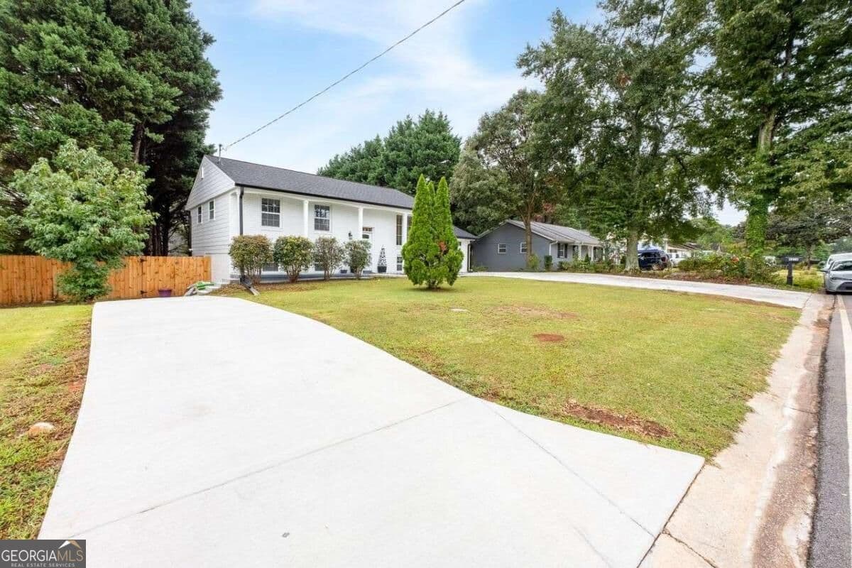 4 bedroom, 3 bathroom, 1,850 sq ft single family residence for rent at 6216 Hayes Drive, Norcross, GA 30093 for $3,200 a month — photo 4