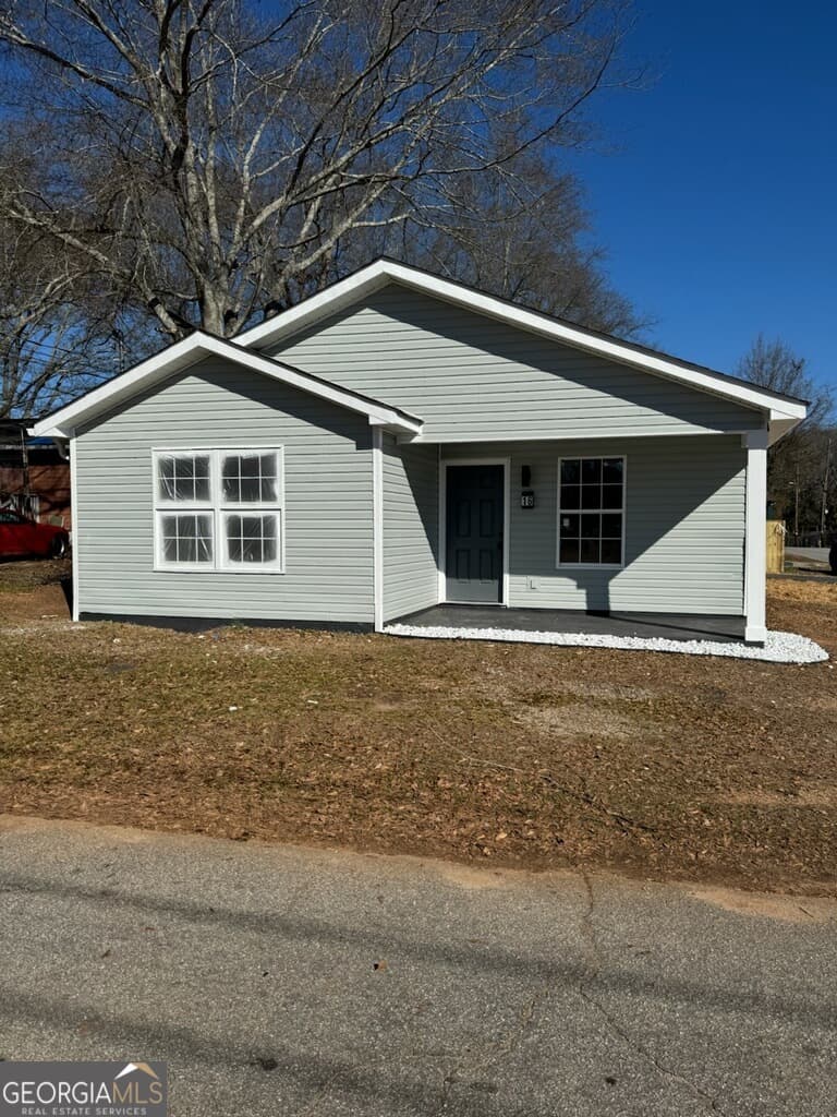 3 bedroom, 2 bathroom, 1,232 sq ft single family residence for sale at 16 Kidd Street, Newnan, GA 30263 — photo 2