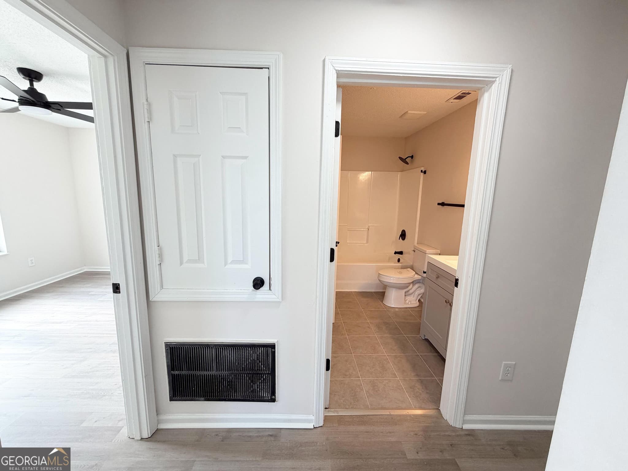 3 bedroom, 2 bathroom, 1,232 sq ft single family residence for sale at 16 Kidd Street, Newnan, GA 30263 — photo 6