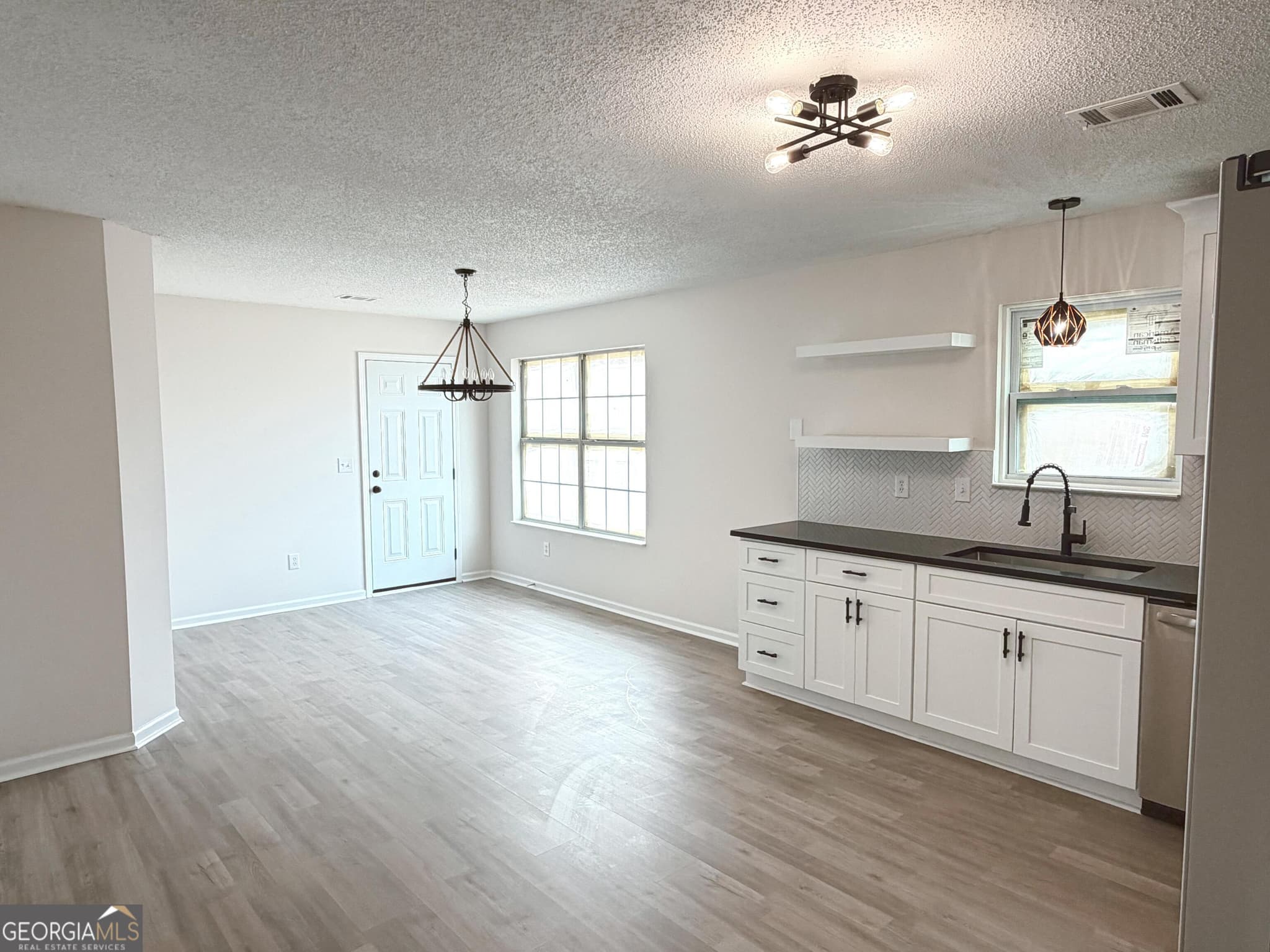 3 bedroom, 2 bathroom, 1,232 sq ft single family residence for sale at 16 Kidd Street, Newnan, GA 30263 — photo 9