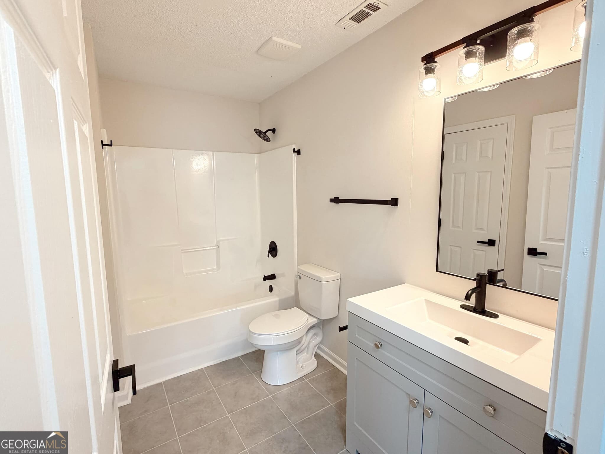 3 bedroom, 2 bathroom, 1,232 sq ft single family residence for sale at 16 Kidd Street, Newnan, GA 30263 — photo 8
