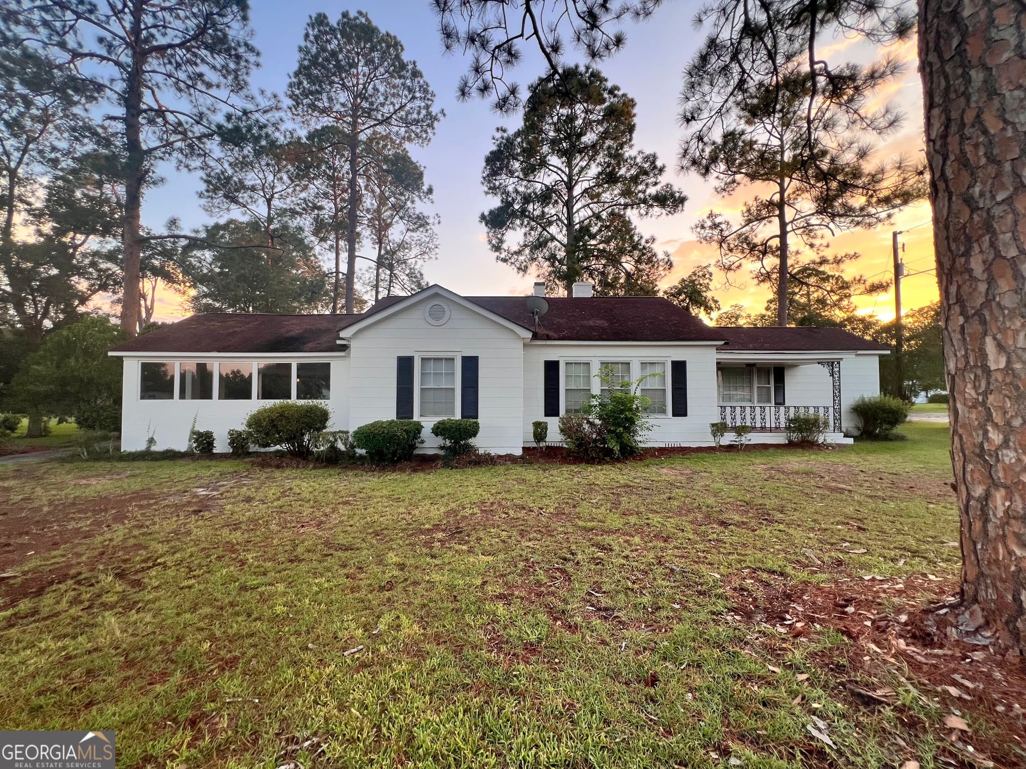 3 bedroom, 2 bathroom, 1,475 sq ft single family residence for sale at 325 N Line Street, Dexter, GA 31019 — photo 3