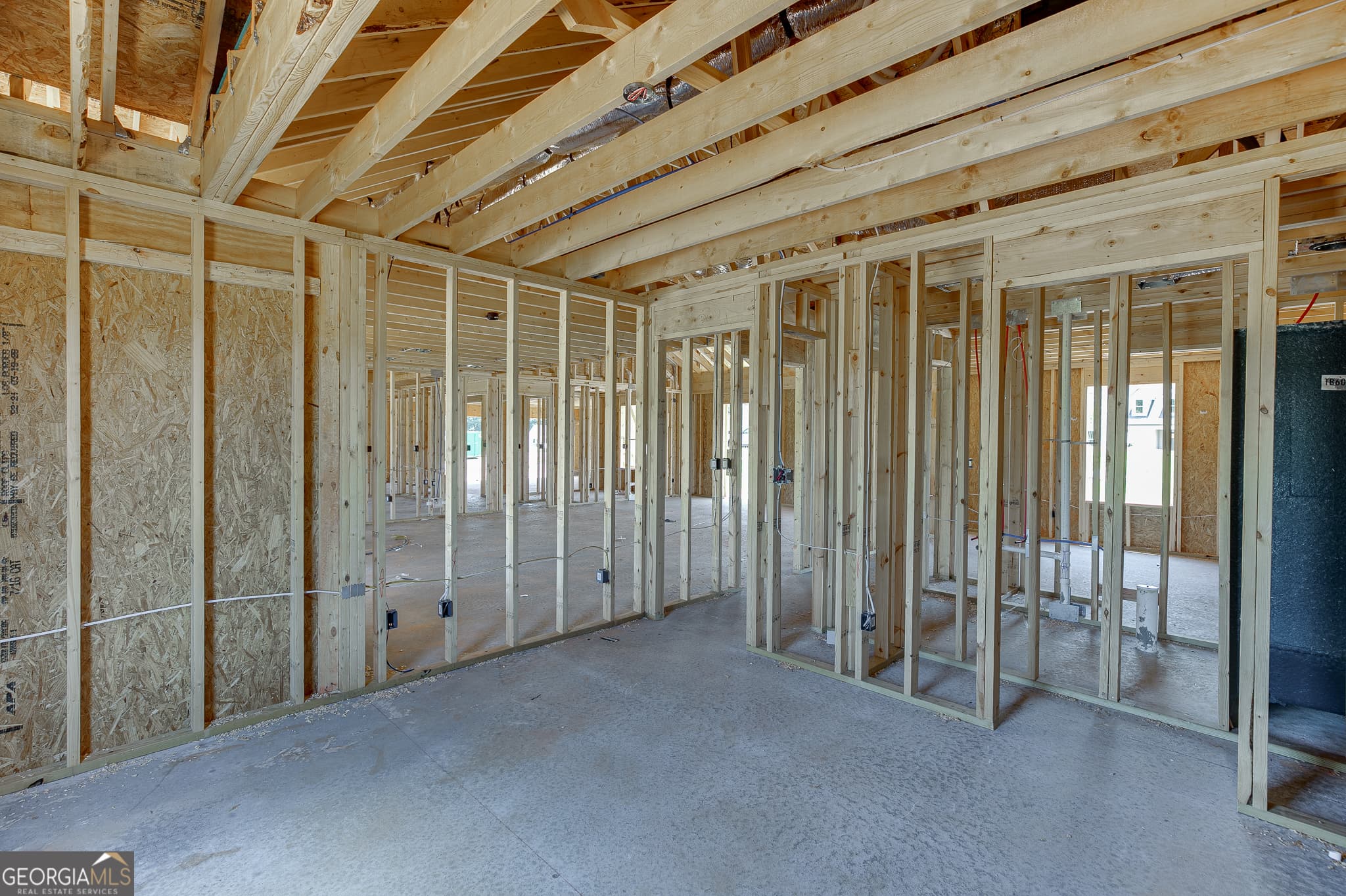 3 bedroom, 2 bathroom, 1,800 sq ft single family residence for sale at 124 Creek Stone Drive 14, Hartwell, GA 30643 — photo 8