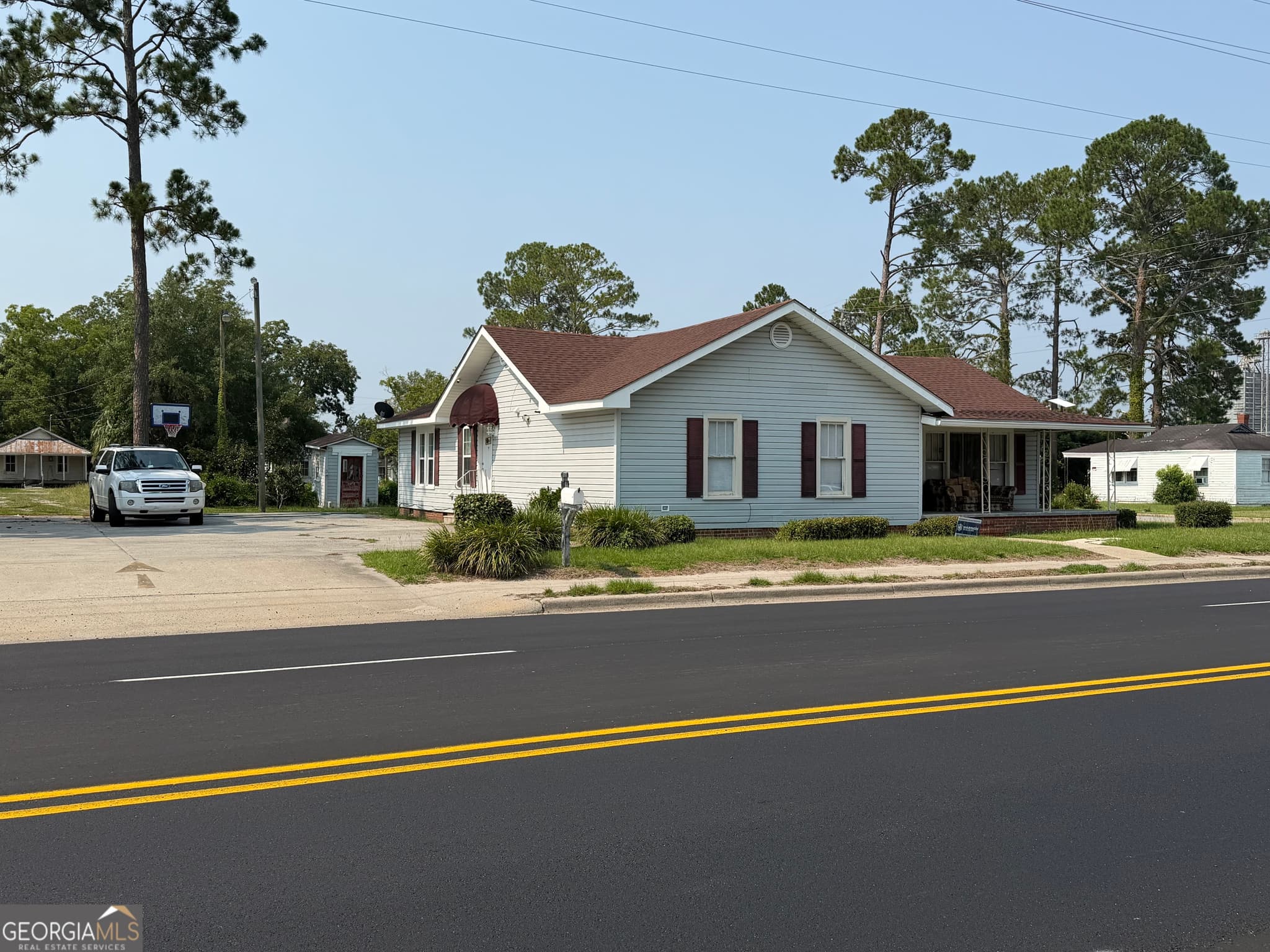 3 bedroom, 2.5 bathroom, 1,778 sq ft single family residence for sale at 314 W 16th Street, Alma, GA 31510 — photo 5