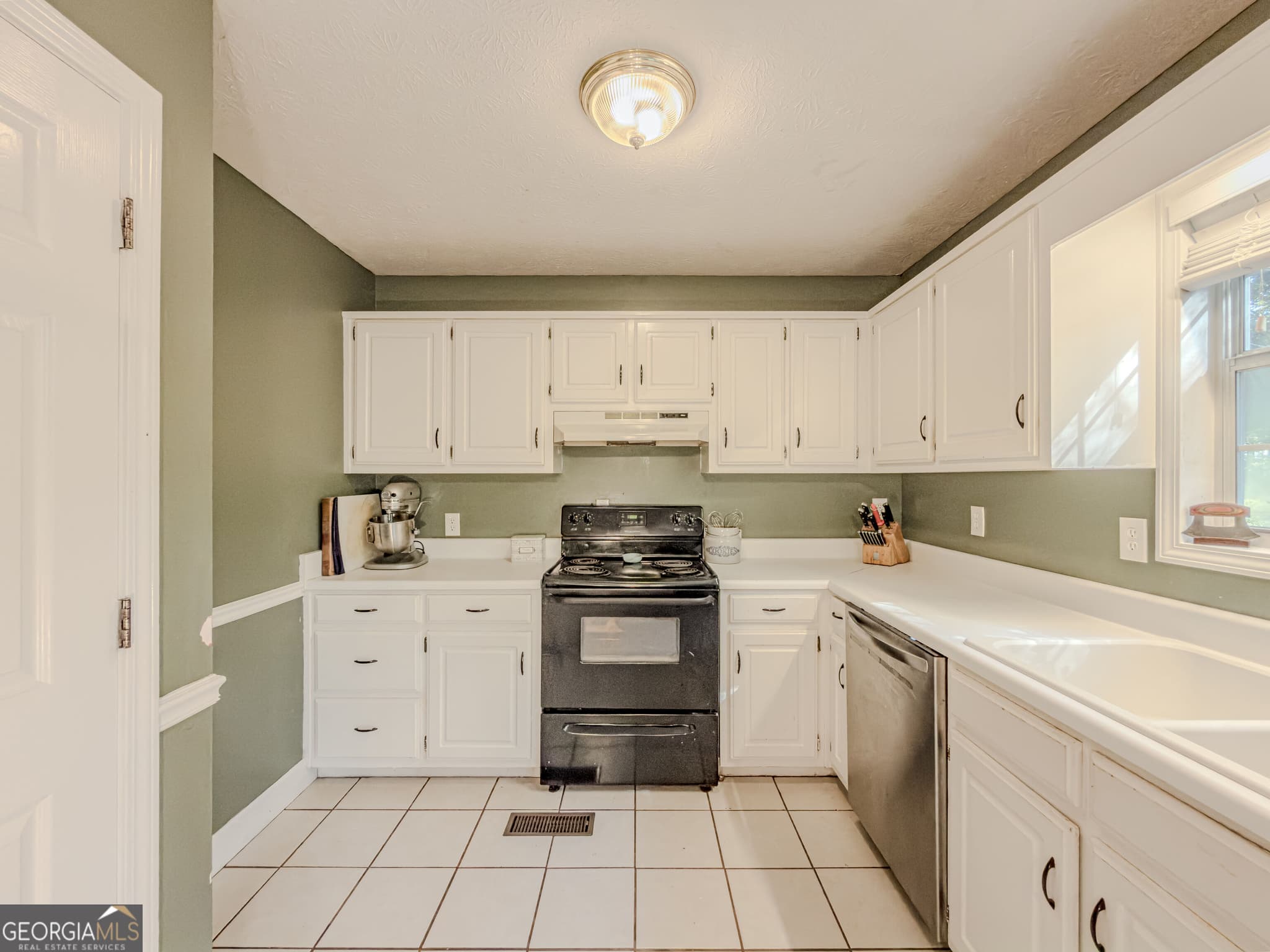 3 bedroom, 2 bathroom, 1,404 sq ft single family residence for sale at 55 Grandview Drive, Thomaston, GA 30286 — photo 6