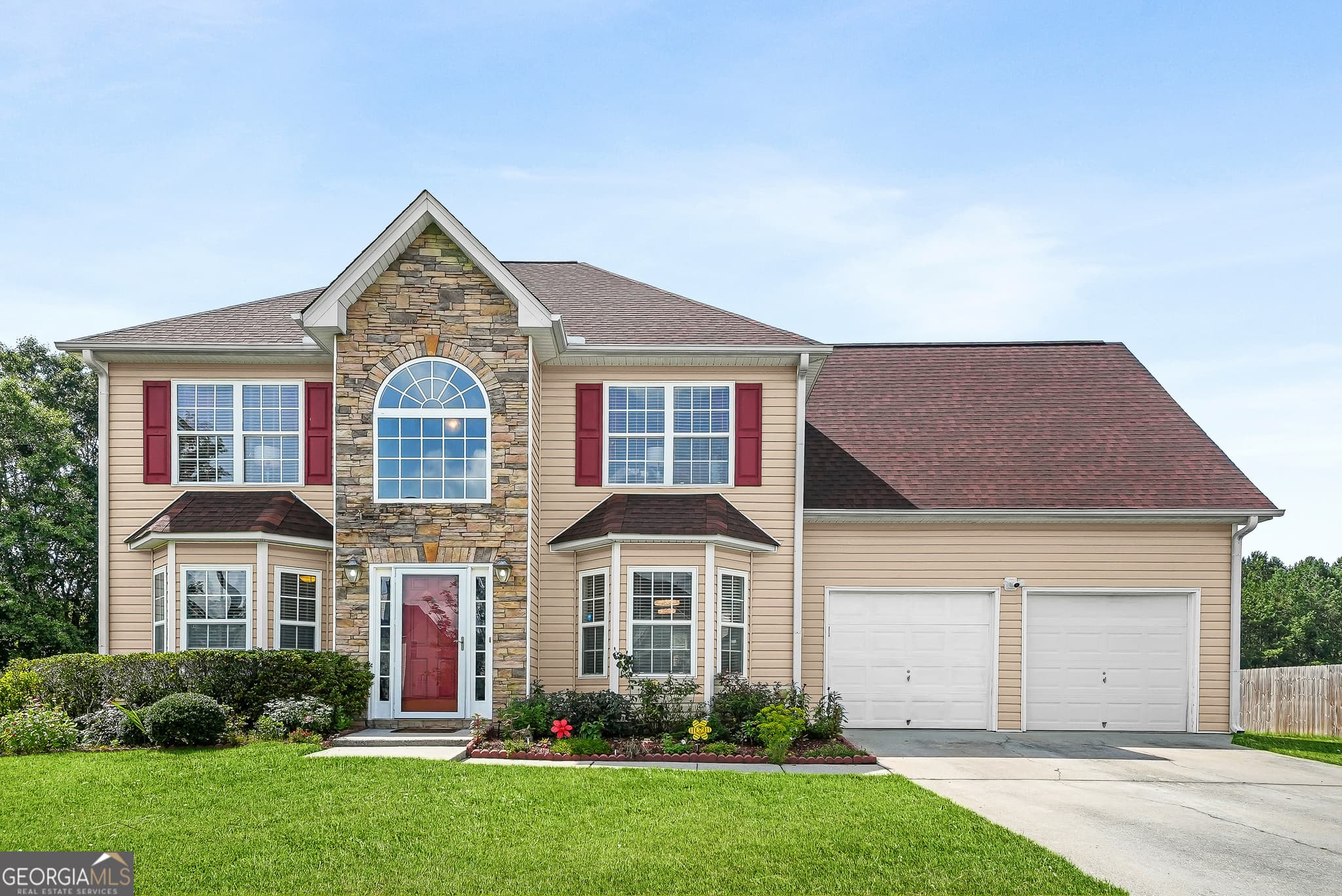4 bedroom, 2.5 bathroom, 2,562 sq ft single family residence sold at 2922 Aviator Circle, Snellville, GA 30039