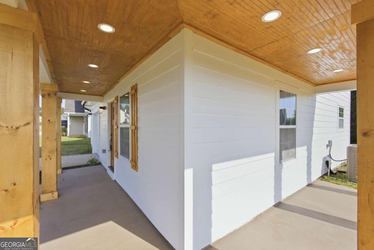 3 bedroom, 3 bathroom, 1,392 sq ft single family residence for sale at 257 Marsh Glen Drive, Jonesboro, GA 30238 — photo 7