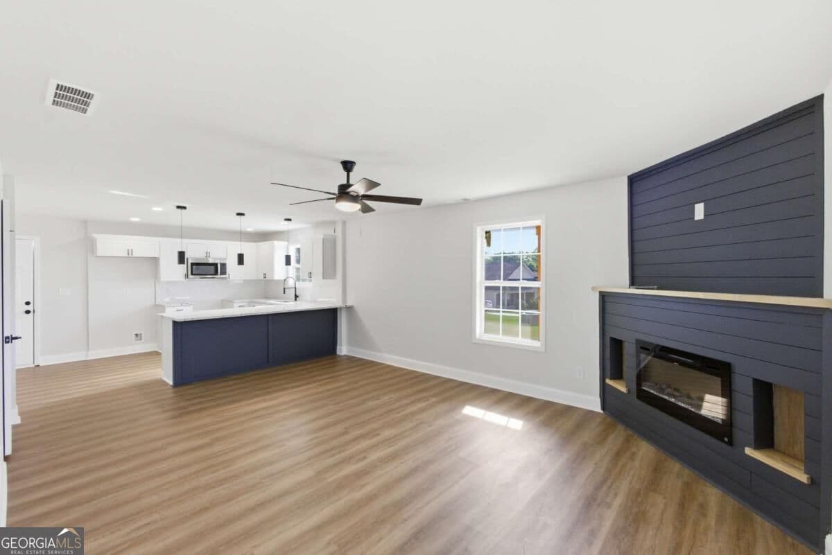 3 bedroom, 3 bathroom, 1,392 sq ft single family residence for sale at 257 Marsh Glen Drive, Jonesboro, GA 30238 — photo 10