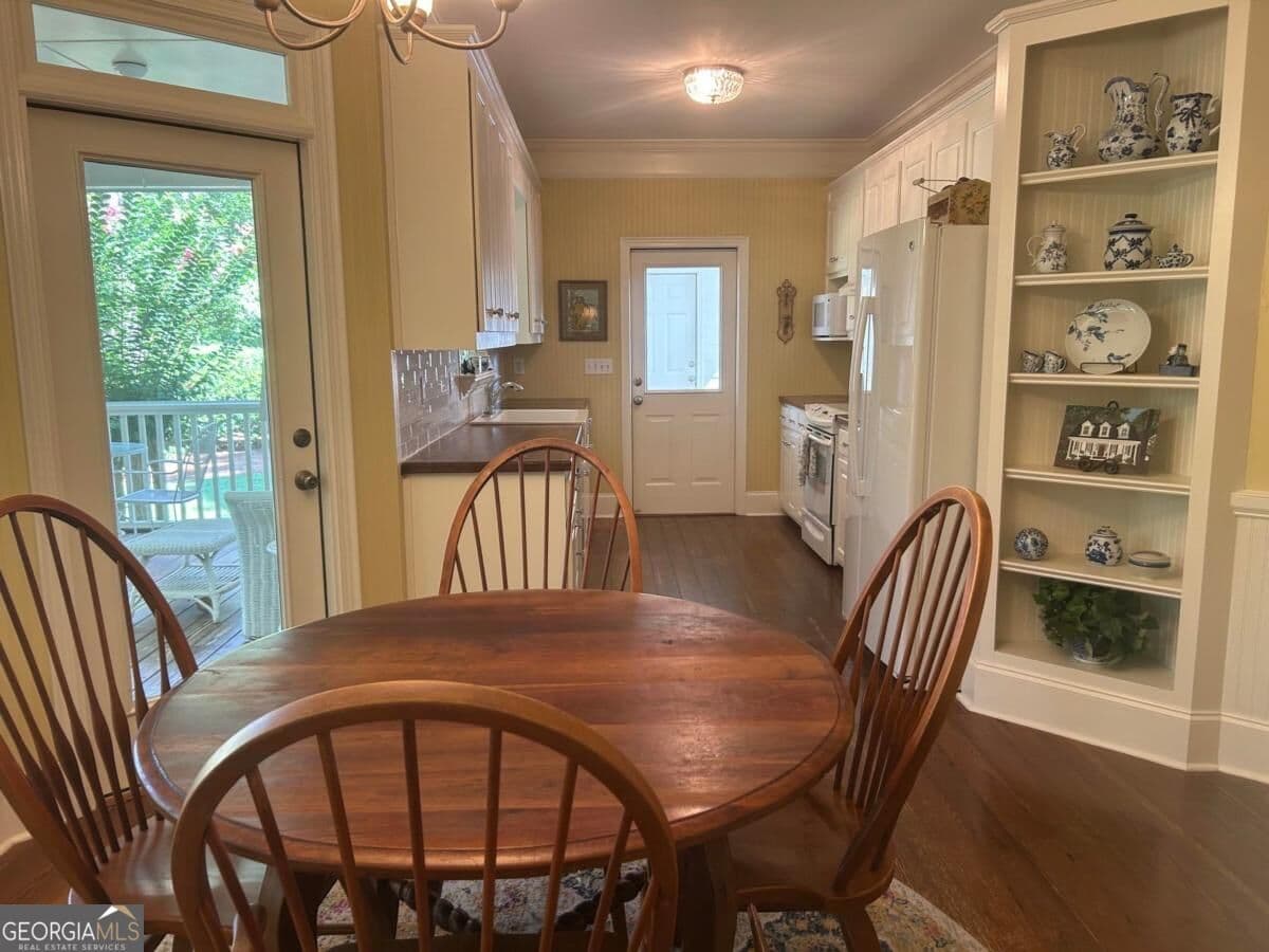 4 bedroom, 2.5 bathroom, 2,283 sq ft single family residence for sale at 1011 Spy Glass Hill, Greensboro, GA 30642 — photo 9