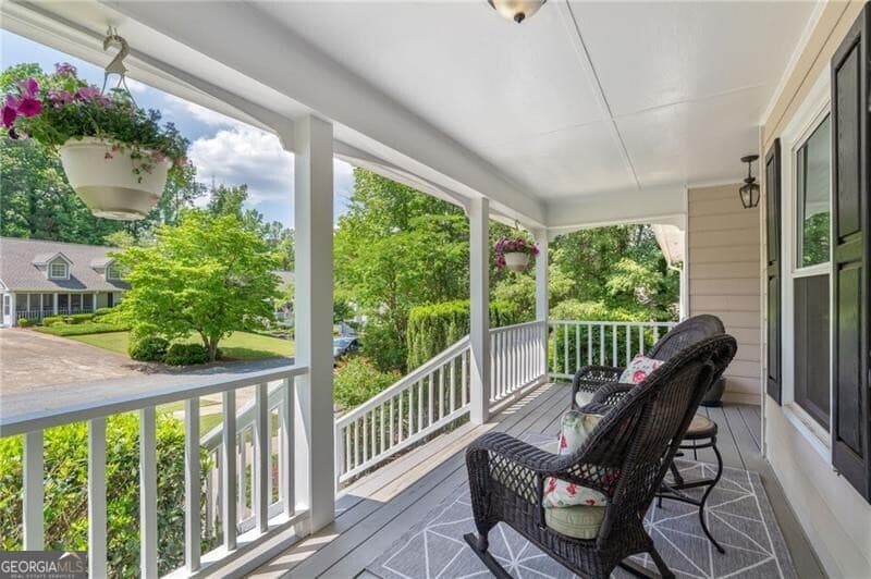 4 bedroom, 3 bathroom, 2,024 sq ft single family residence for sale at 304 Rose Creek Way, Woodstock, GA 30189 — photo 2