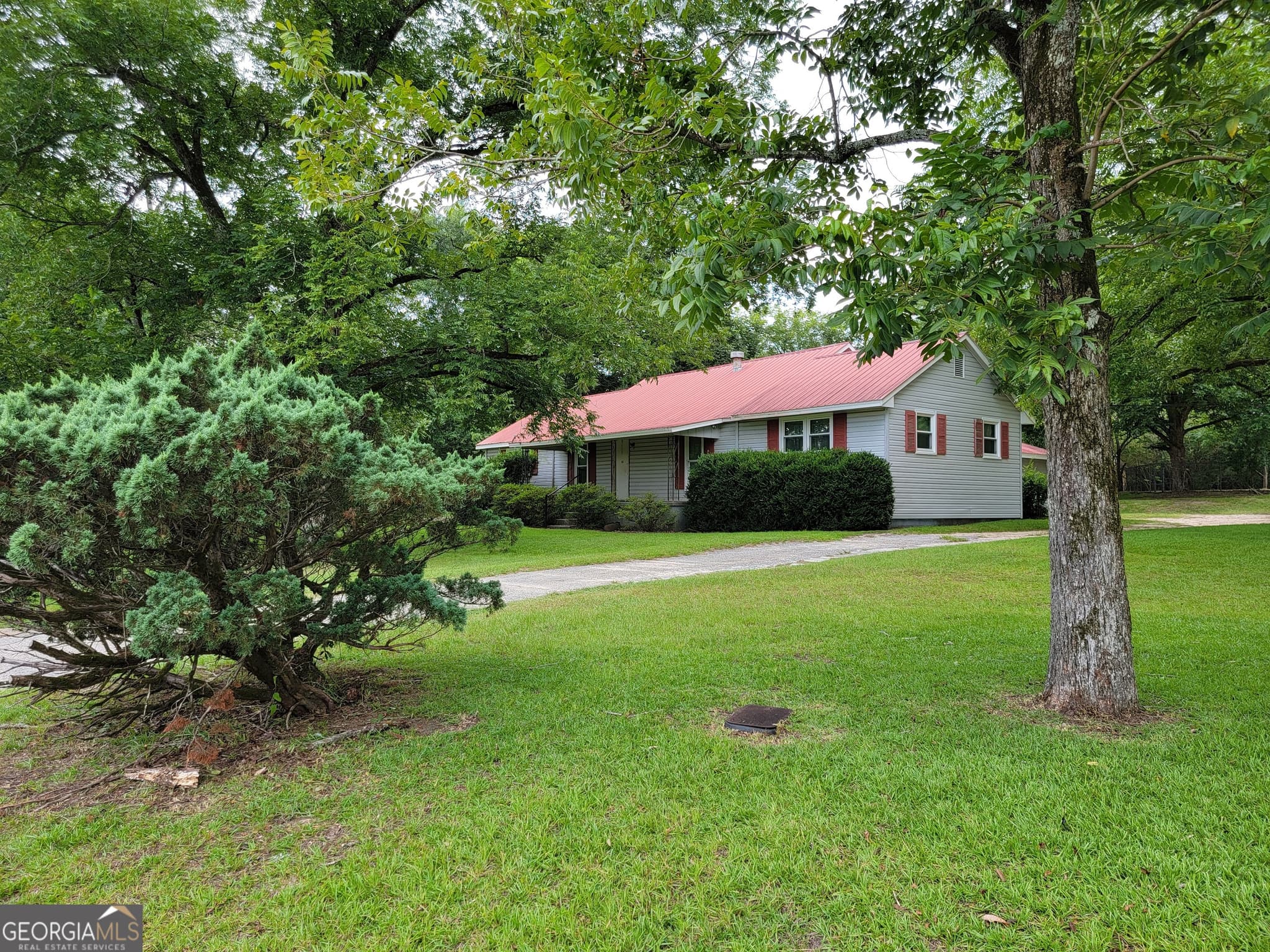 3 bedroom, 2 bathroom, 2,328 sq ft single family residence for sale at 367 Mt Pleasant Church Road, Gordon, GA 31031 — photo 2