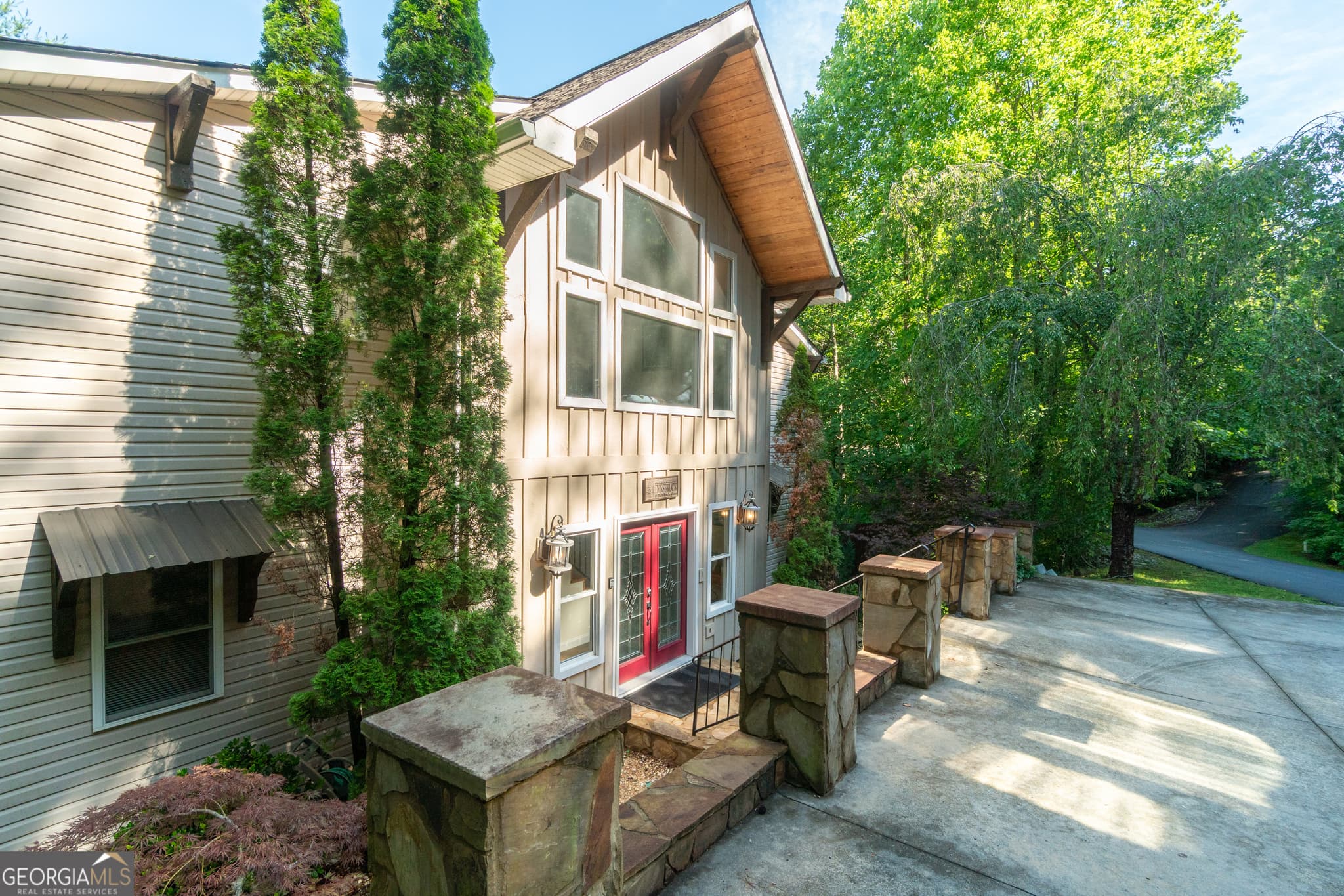 5 bedroom, 5 bathroom, 2,790 sq ft single family residence for sale at 81 Dach Bruecke Gasse, Helen, GA 30545 — photo 2