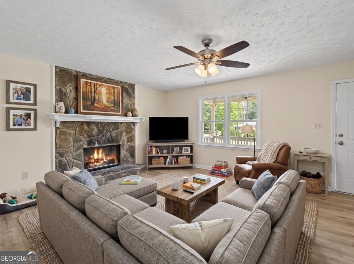 3 bedroom, 2 bathroom single family residence for rent at 152 Village Drive, Hiram, GA 30141 for $1,850 a month — photo 4