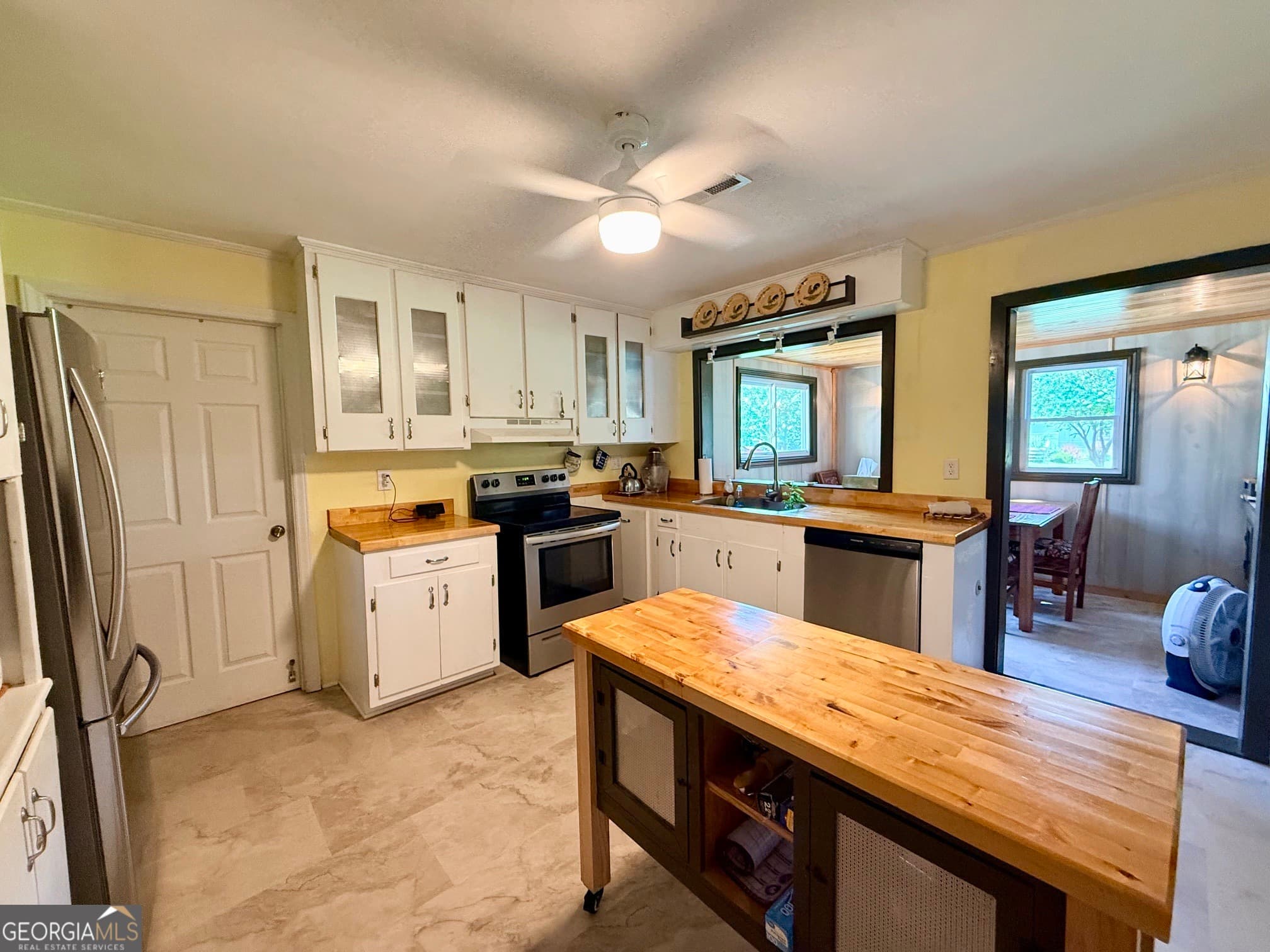 3 bedroom, 2 bathroom, 1,616 sq ft single family residence for sale at 301 E Willow Lake Drive, Metter, GA 30439 — photo 7