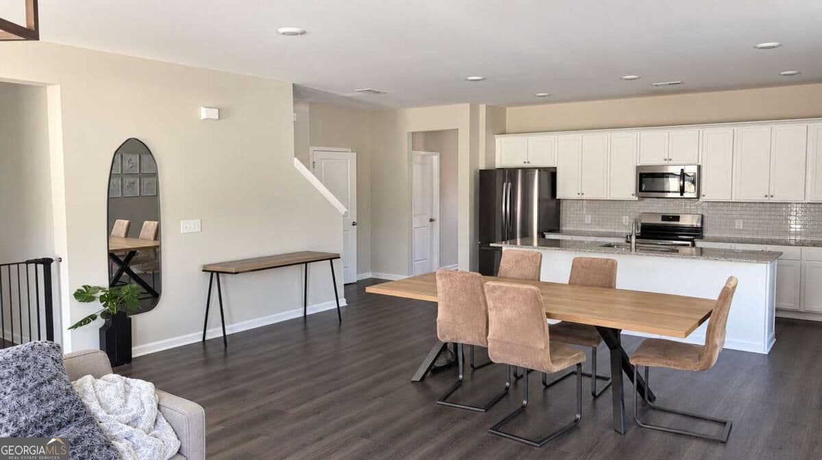 4 bedroom, 2.5 bathroom, 2,330 sq ft single family residence for rent at 195 Golden Eagle Pk, Braselton, GA 30517 for $2,100 a month — photo 3