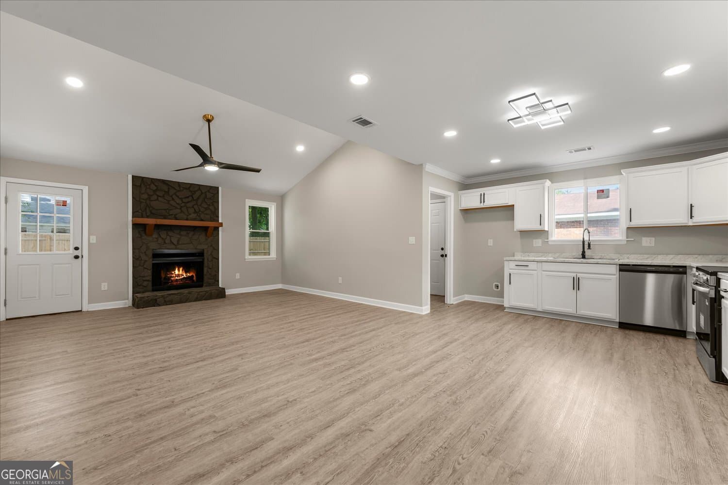 3 bedroom, 2 bathroom, 1,194 sq ft single family residence under contract at 1894 Neptune Drive, Augusta, GA 30906 — photo 2