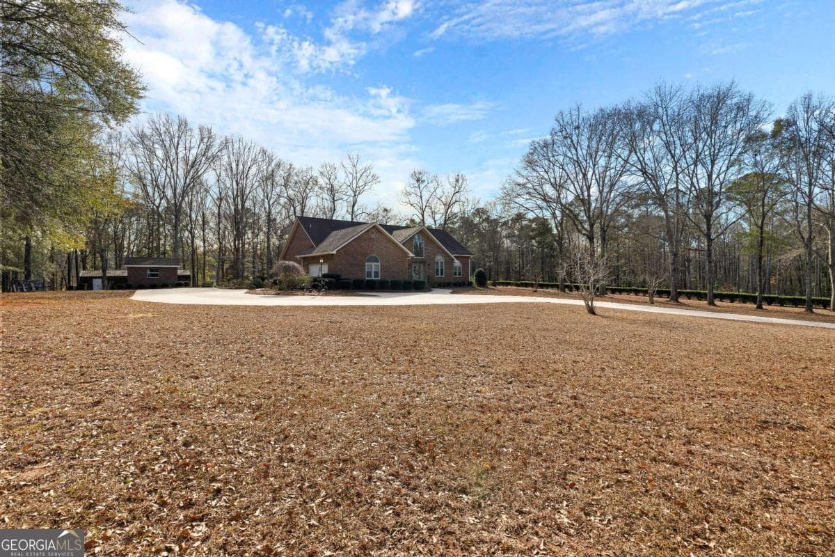 3 bedroom, 2.5 bathroom, 3,264 sq ft single family residence for sale at 100 Beaver Run Trace, Thomaston, GA 30286 — photo 6