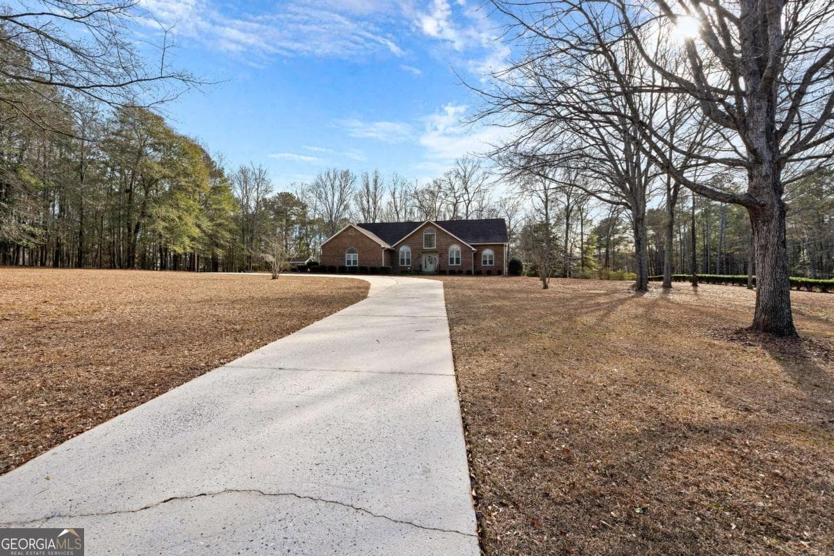 3 bedroom, 2.5 bathroom, 3,264 sq ft single family residence for sale at 100 Beaver Run Trace, Thomaston, GA 30286 — photo 5