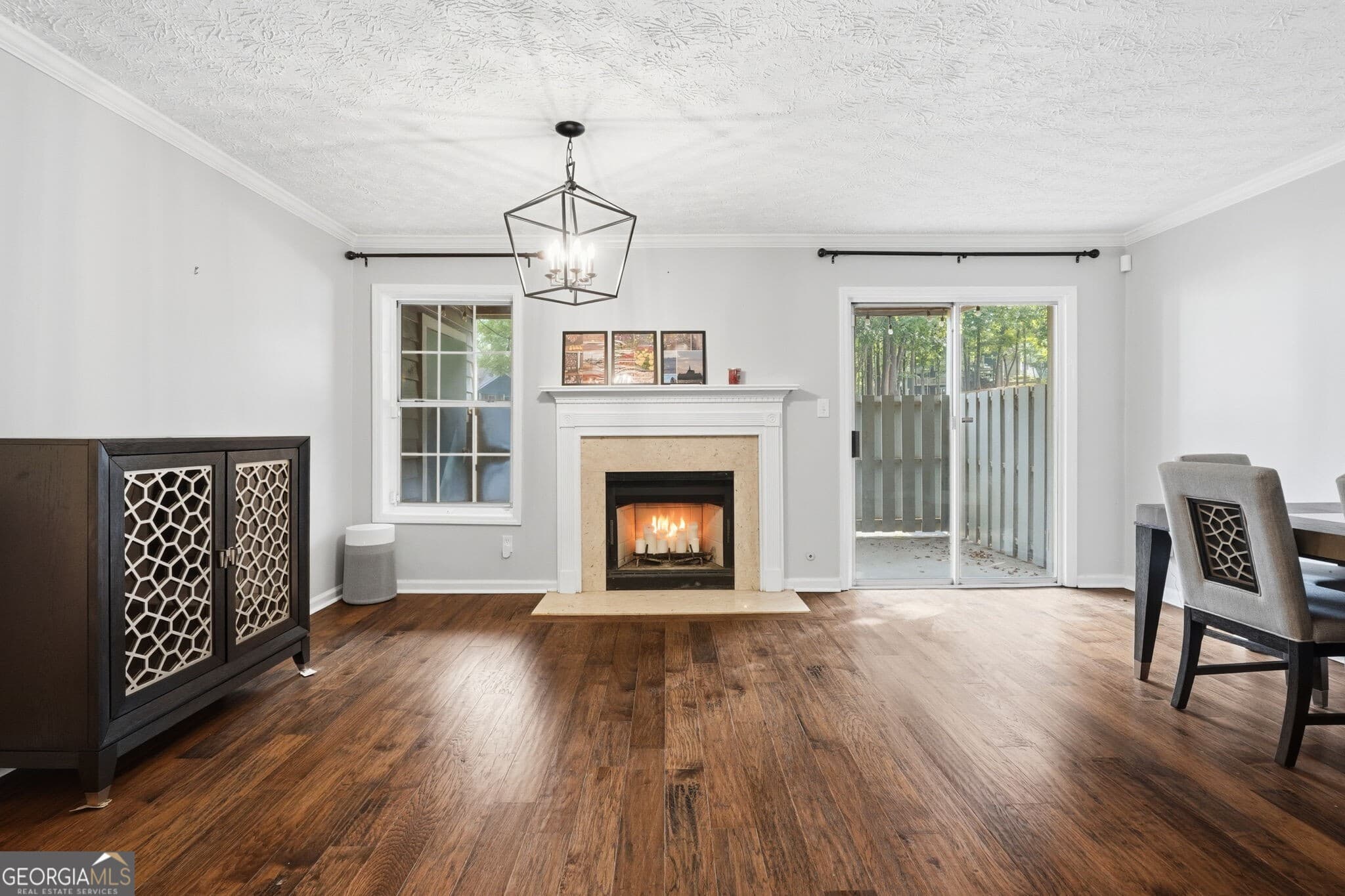 2 bedroom, 2 bathroom, 1,300 sq ft condominium for sale at 1402 N Crossing Drive, Atlanta, GA 30329 — photo 2