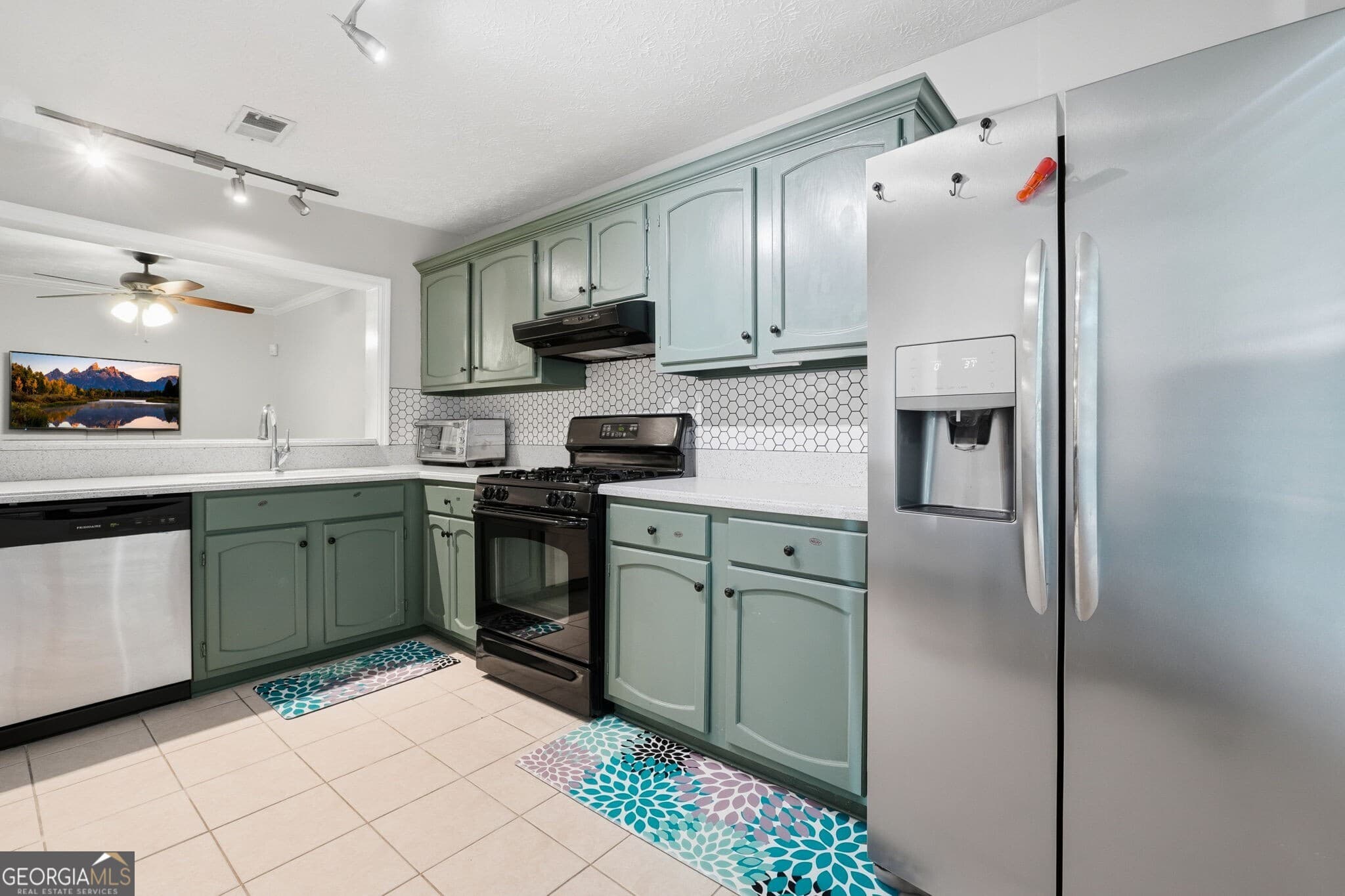 2 bedroom, 2 bathroom, 1,300 sq ft condominium for sale at 1402 N Crossing Drive, Atlanta, GA 30329 — photo 7