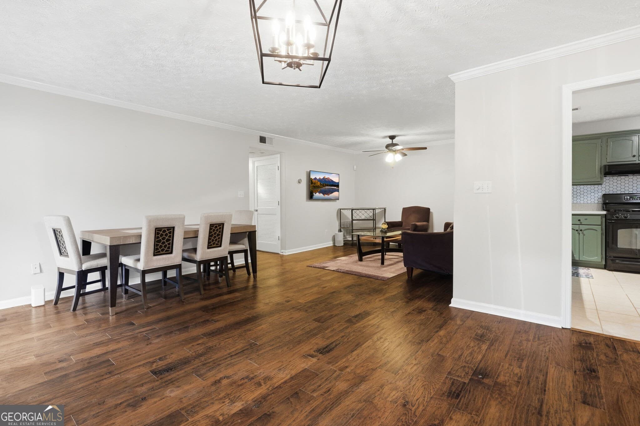 2 bedroom, 2 bathroom, 1,300 sq ft condominium for sale at 1402 N Crossing Drive, Atlanta, GA 30329 — photo 3