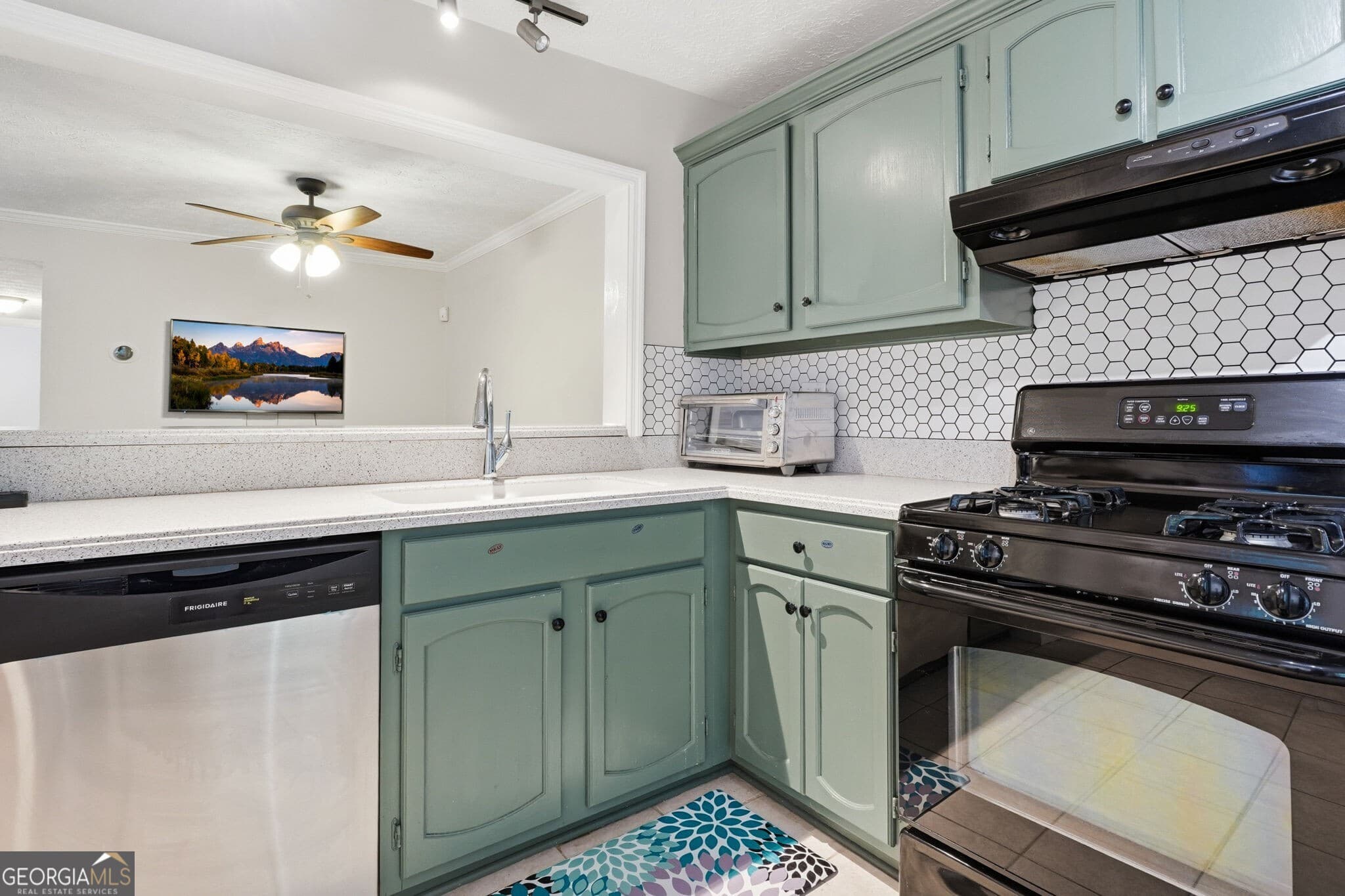 2 bedroom, 2 bathroom, 1,300 sq ft condominium for sale at 1402 N Crossing Drive, Atlanta, GA 30329 — photo 9
