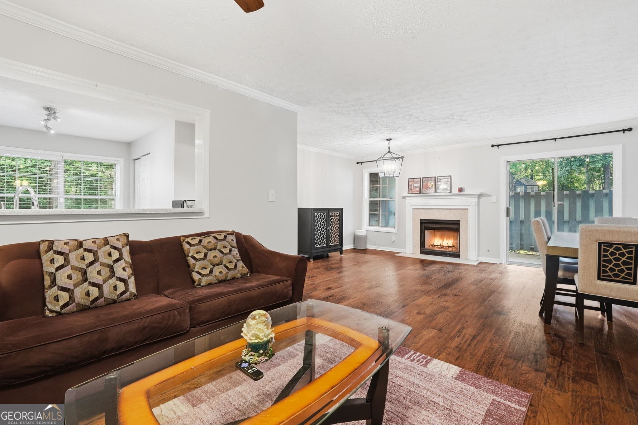 2 bedroom, 2 bathroom, 1,300 sq ft condominium for sale at 1402 N Crossing Drive, Atlanta, GA 30329 — photo 4