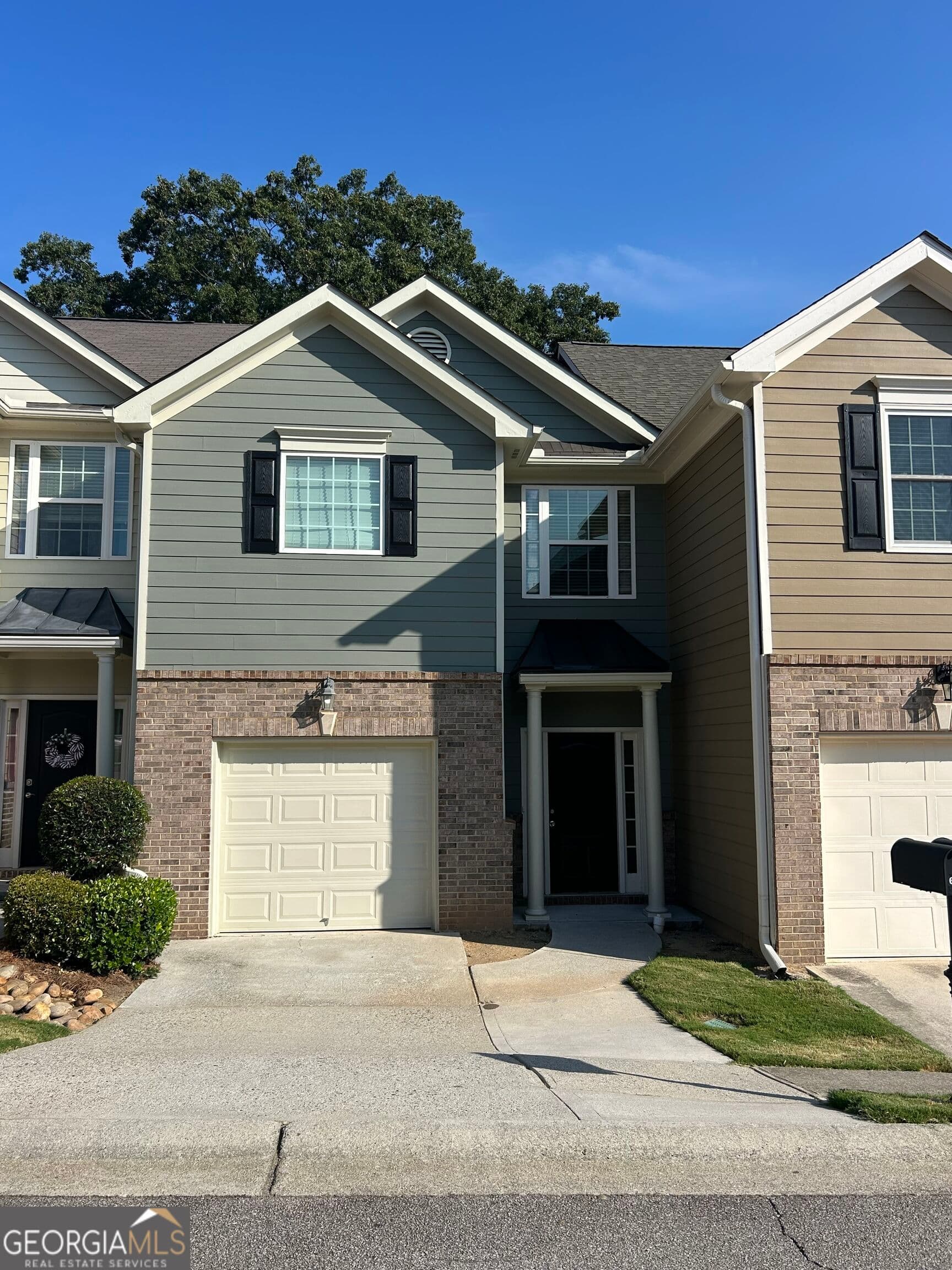 3 bedroom, 2.5 bathroom, 1,600 sq ft townhouse for rent at 6438 Mossy Oak Landing, Braselton, GA 30517 for $1,745 a month — photo 1 of 1