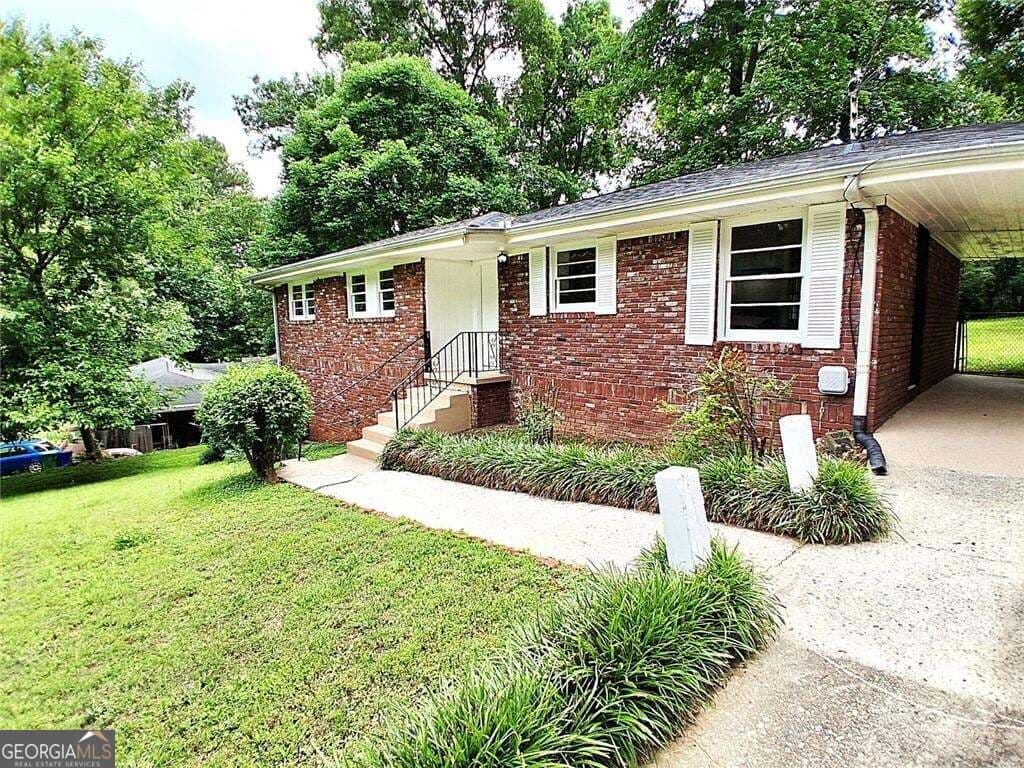 3 bedroom, 1.5 bathroom, 2,354 sq ft single family residence for rent at 1915 Wee Kirk Road, Atlanta, GA 30316 for $1,600 a month — photo 3