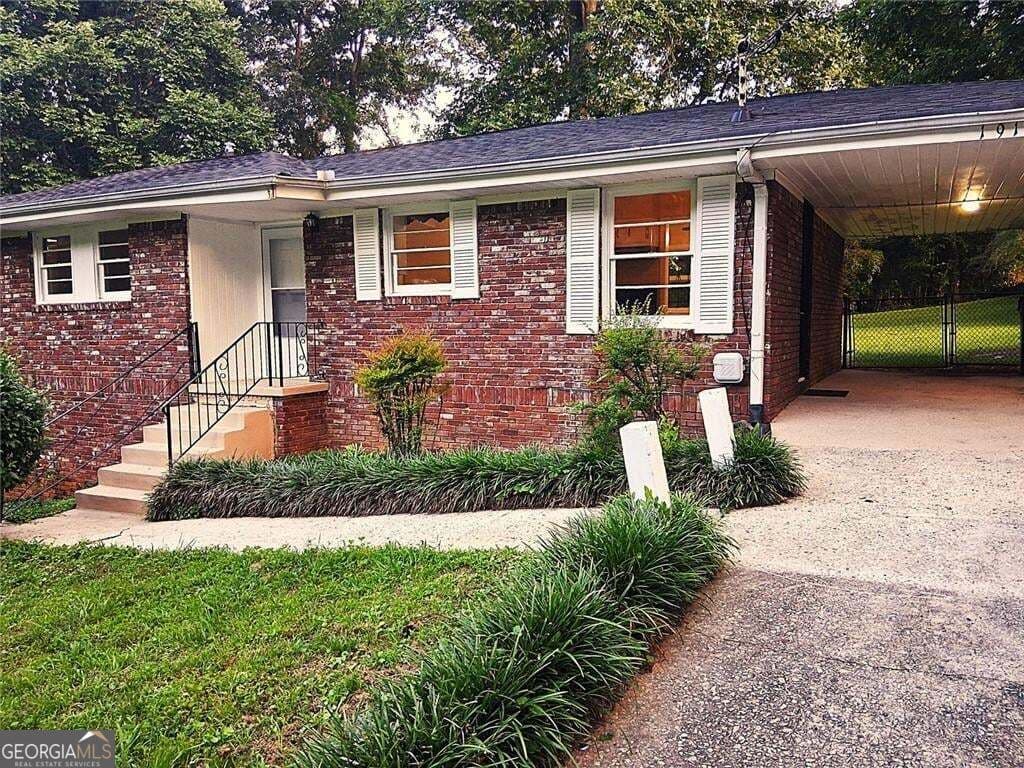 3 bedroom, 1.5 bathroom, 2,354 sq ft single family residence for rent at 1915 Wee Kirk Road, Atlanta, GA 30316 for $1,600 a month — photo 1 of 25