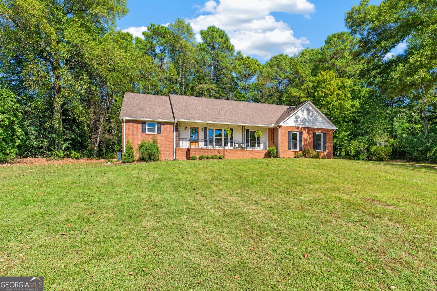 4 bedroom, 2.5 bathroom, 2,774 sq ft single family residence for sale at 406 Ashford Circle, Lagrange, GA 30240 — photo 2