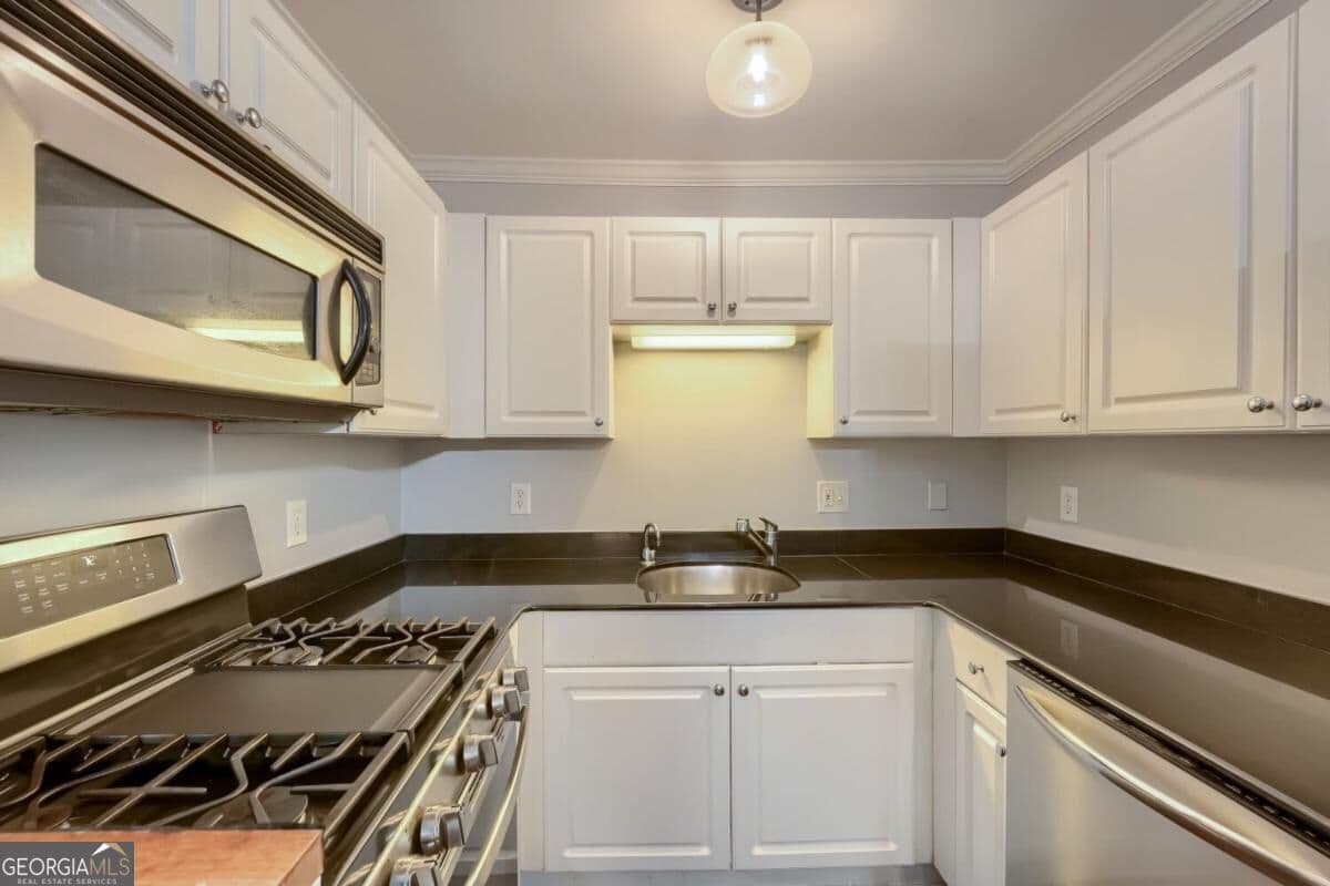 1 bedroom, 1 bathroom condominium for rent at 1988 Wellbourne Drive 6, Atlanta, GA 30324 for $1,500 a month — photo 9