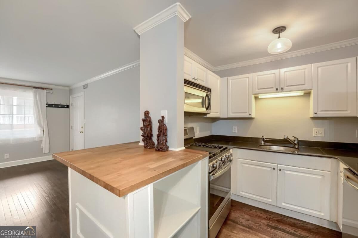 1 bedroom, 1 bathroom condominium for rent at 1988 Wellbourne Drive 6, Atlanta, GA 30324 for $1,500 a month — photo 8