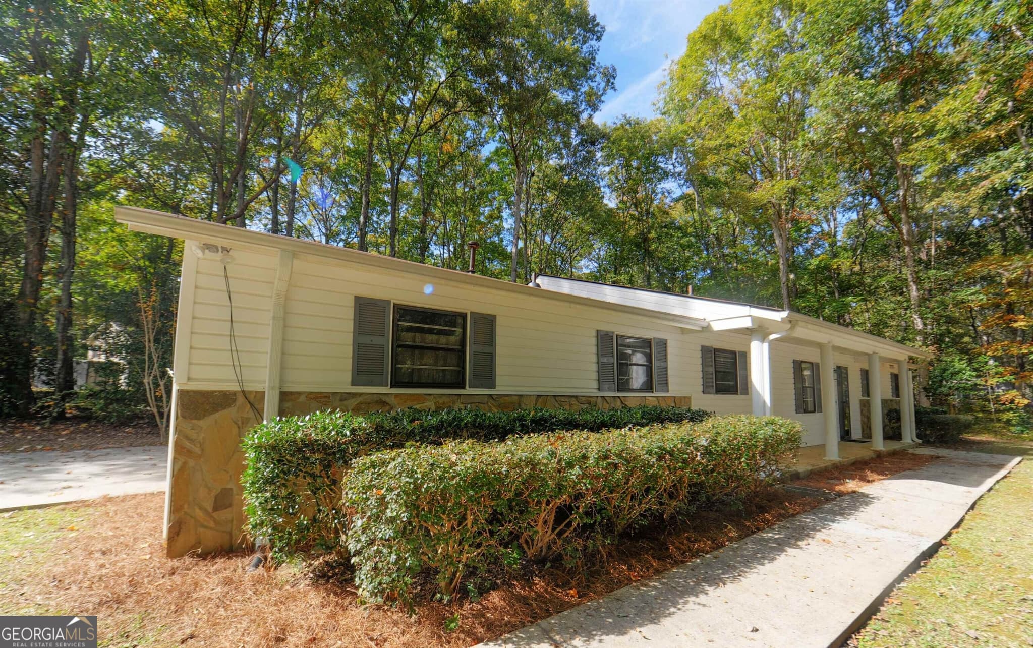 3 bedroom, 2 bathroom, 1,684 sq ft single family residence for rent at 125 Brooks Drive, Tyrone, GA 30290 for $3,495 a month