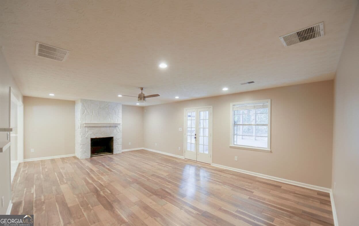 3 bedroom, 2 bathroom, 1,684 sq ft single family residence for rent at 125 Brooks Drive, Tyrone, GA 30290 for $3,495 a month — photo 5
