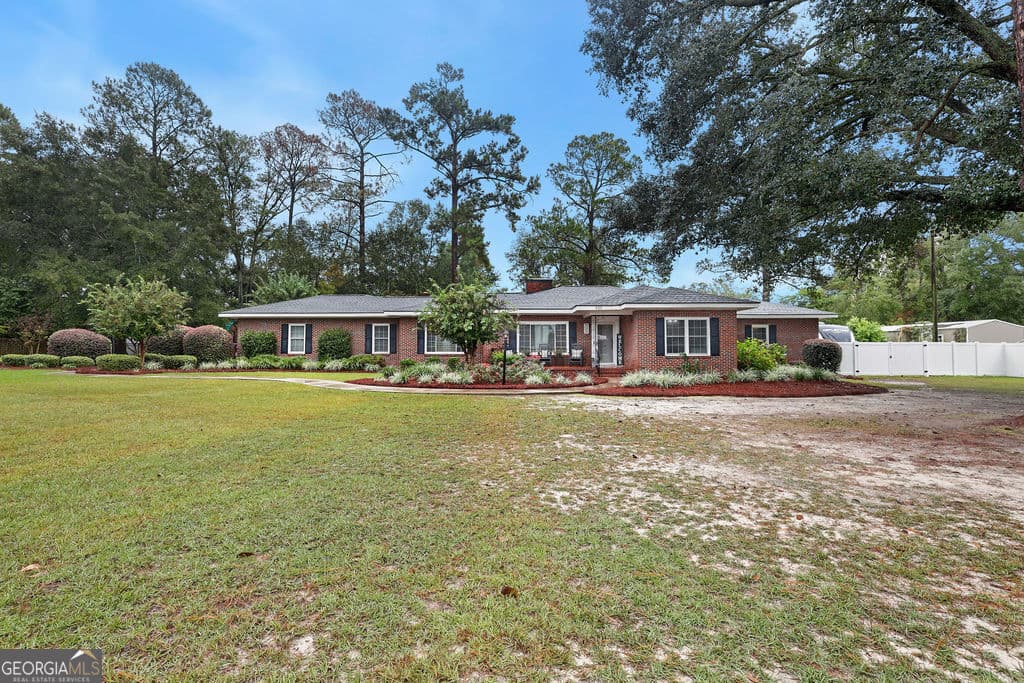 3 bedroom, 2.5 bathroom, 2,163 sq ft single family residence for sale at 525 S Lewis Street, Metter, GA 30439 — photo 2